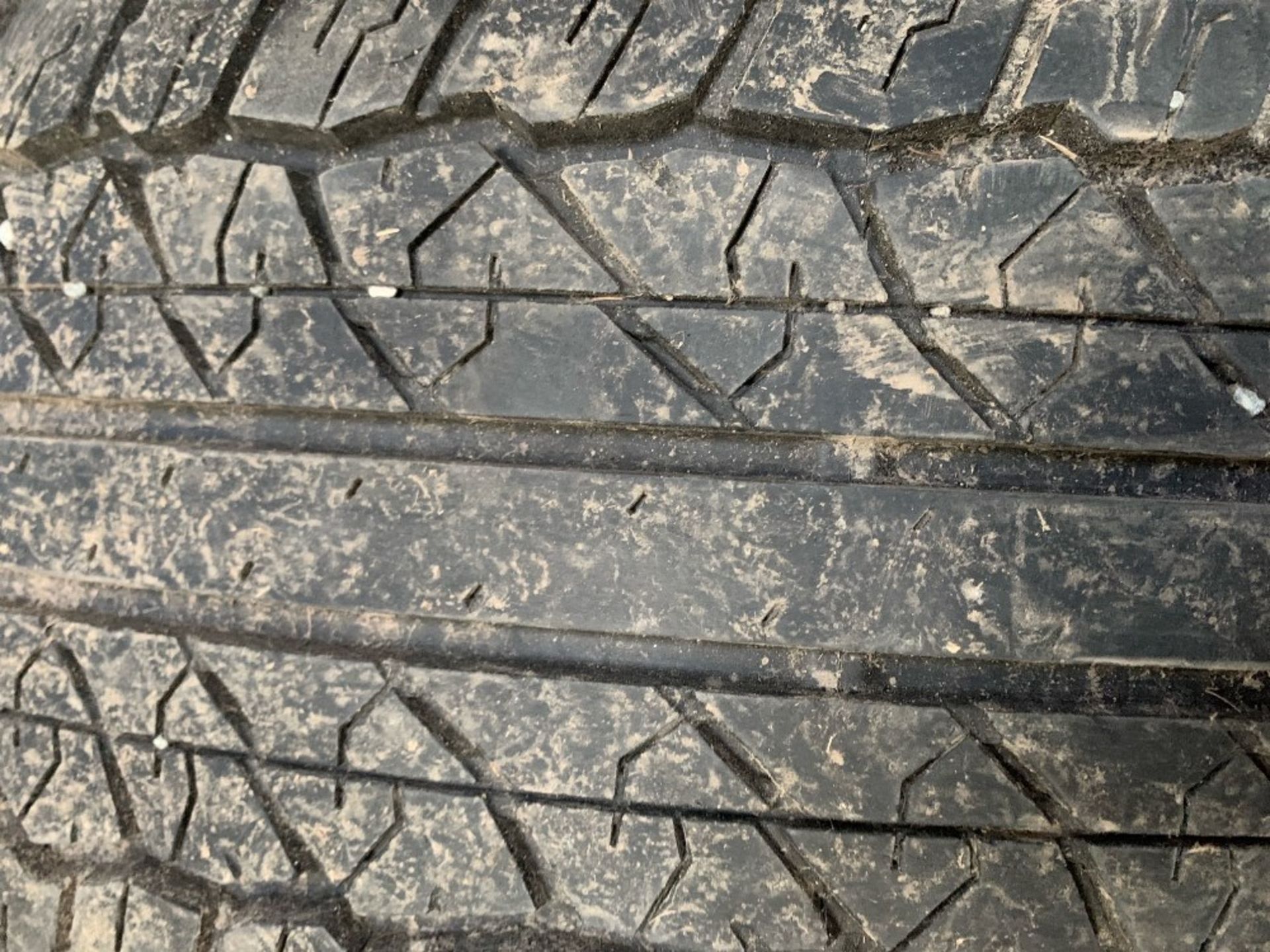 4x DUNLOP AT20 4x4 TYRES PART WORN - Image 2 of 4