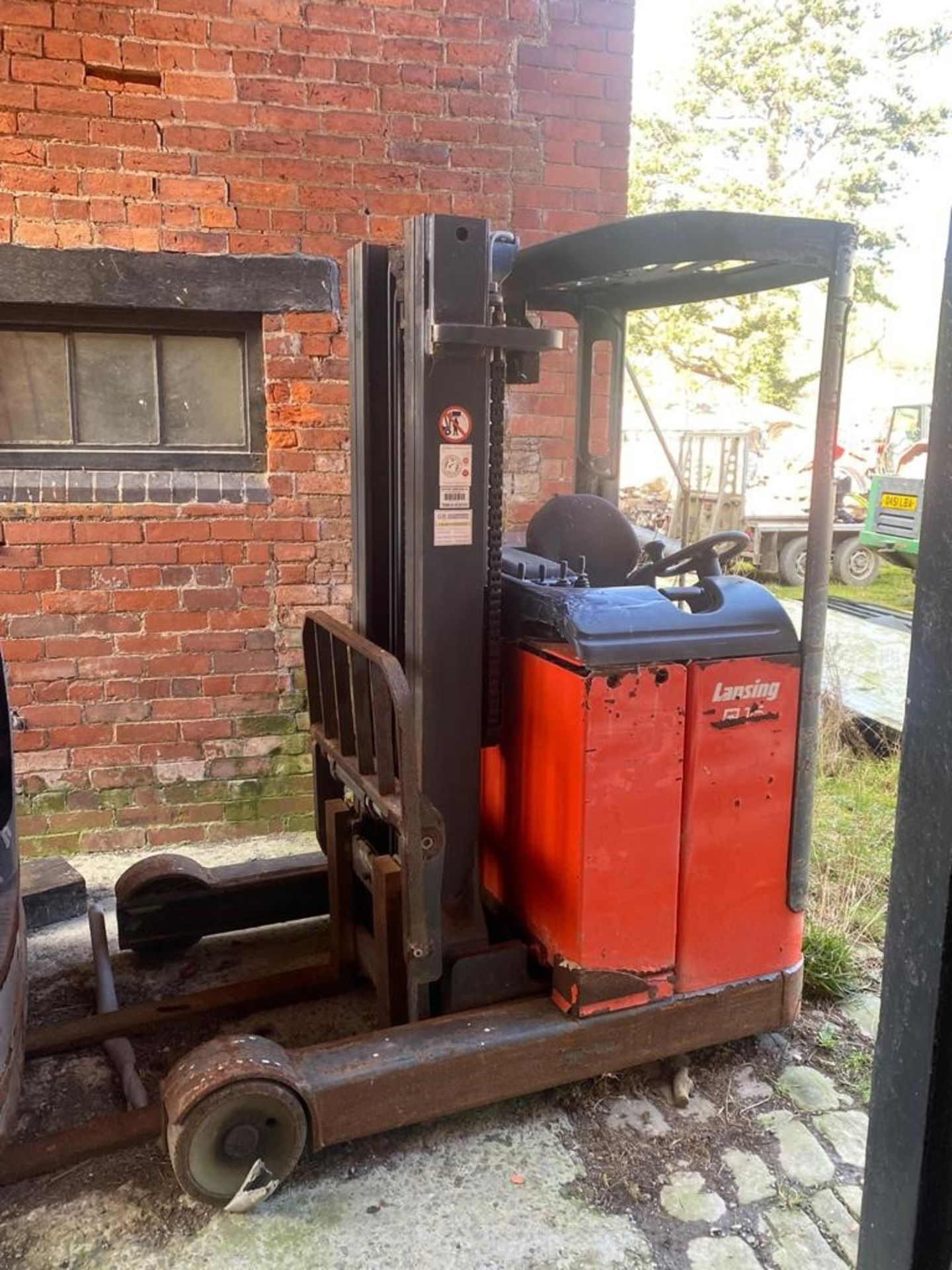 LANSING R16 FORK TRUCK