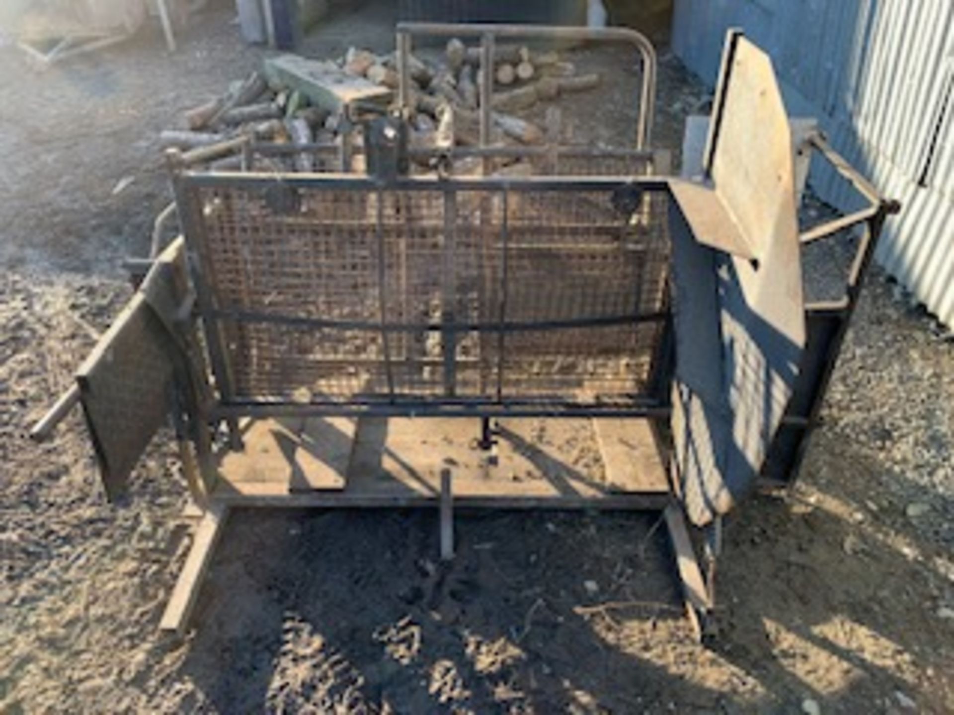 SHEEP TURNOVER CRATE. IN FULL WORKING OR - Image 5 of 6