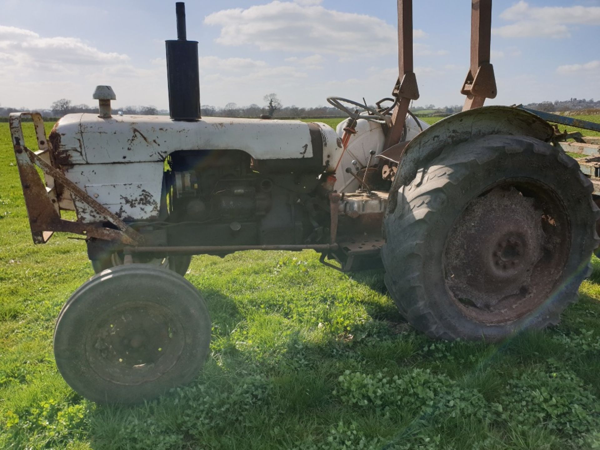 DAVID BROWN 880 2WD TRACTOR - Image 3 of 6