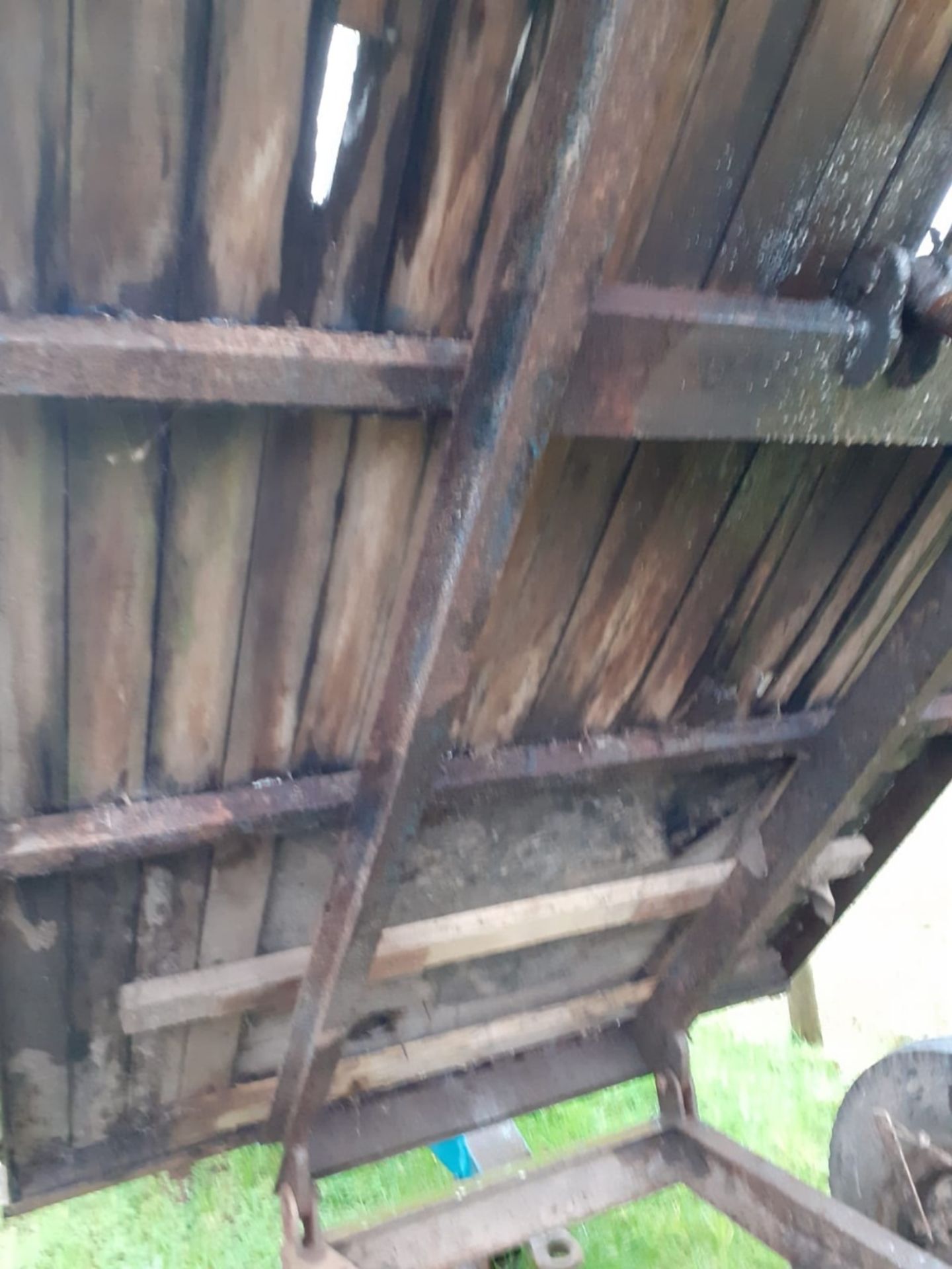 4 TON WOODEN TIPPING TRAILER-NEEDS FLOOR - Image 3 of 7