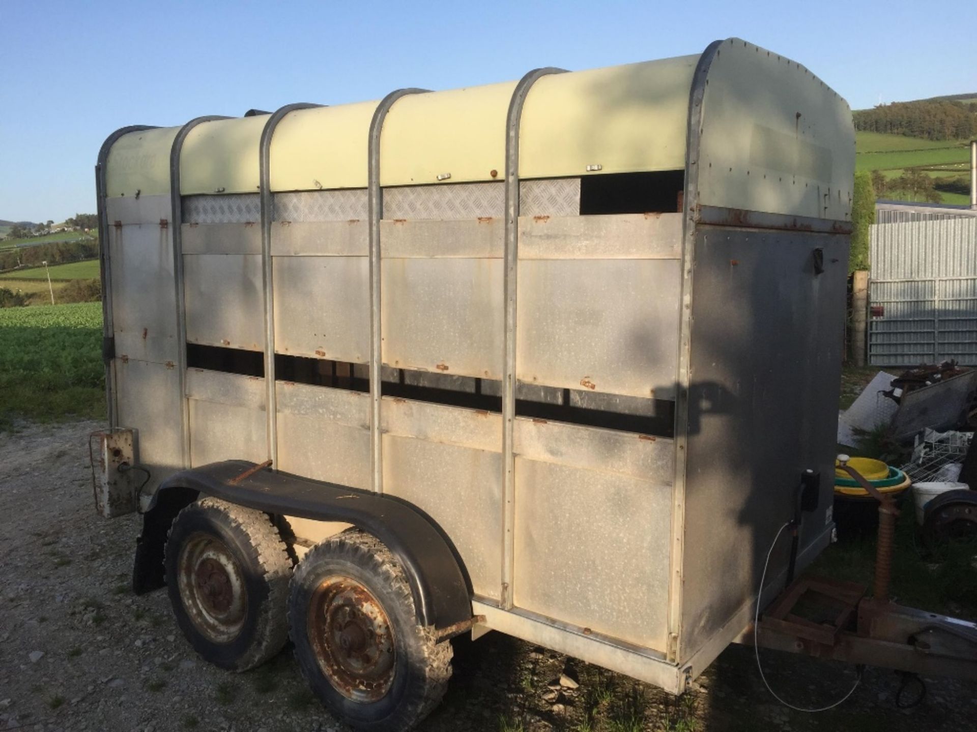 10' STOCK TRAILER - Image 2 of 5