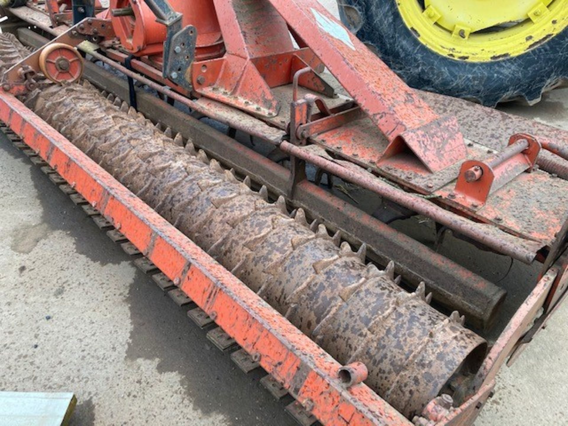 Kuhn 4002 Power Harrow with Packer Roller - Image 2 of 5