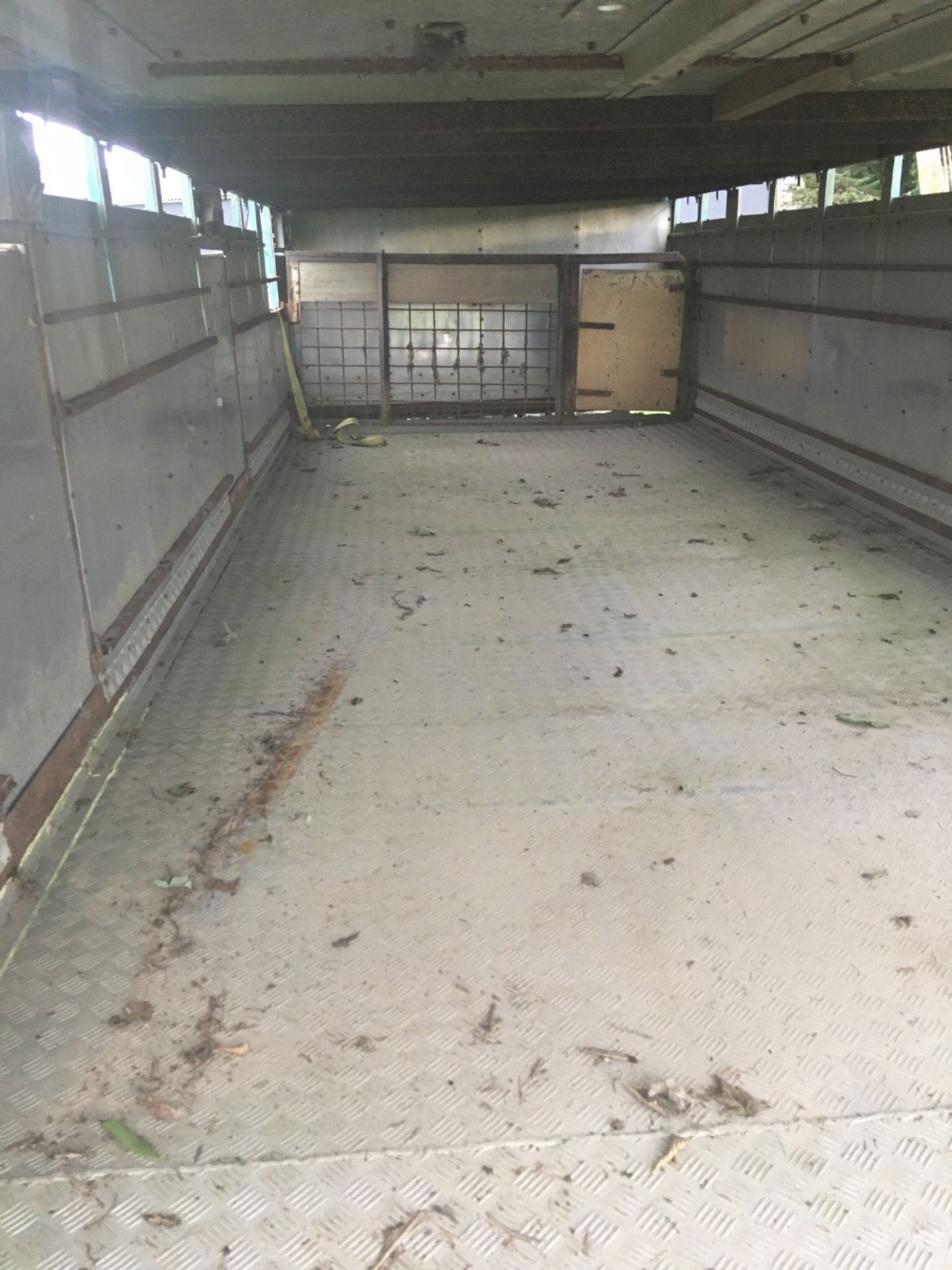 24ft 2deck livestock box with alloy decks - Image 3 of 5