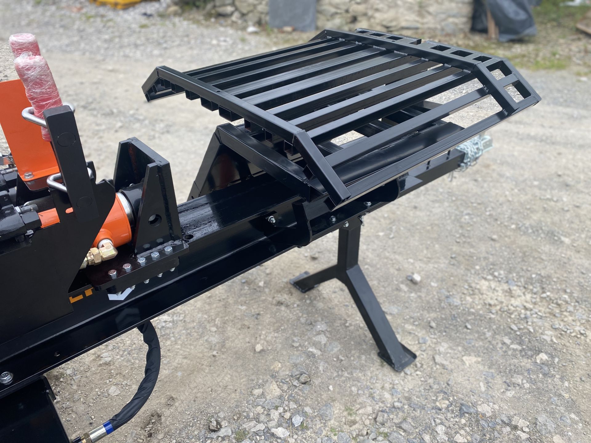 37 TON LOG SPLITTER WITH LOGLIFT - Image 3 of 15