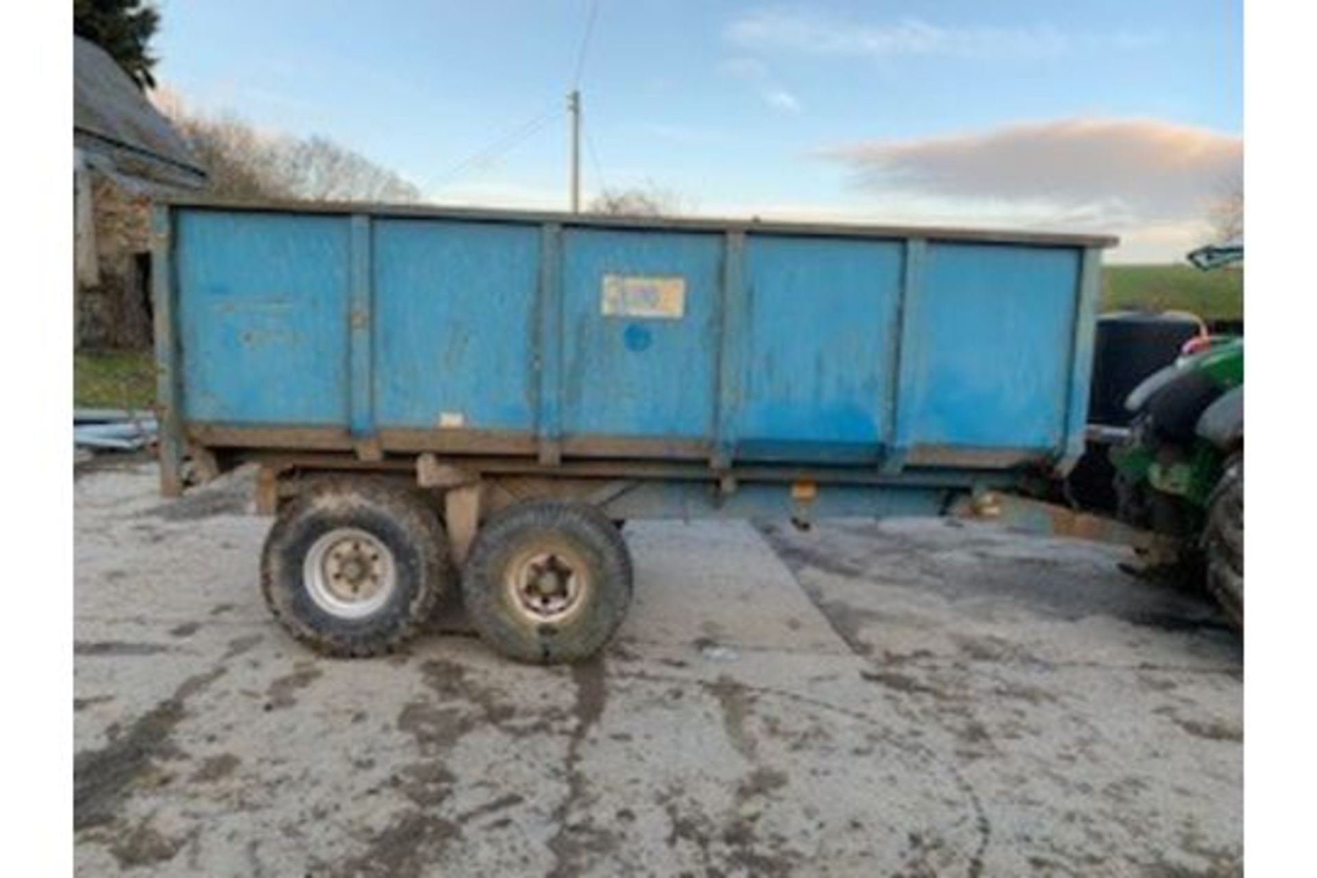 990 COLLINS 8 TON TWIN AXLE GRAIN TRAILER. WITH SET OF SILAGE SIDES