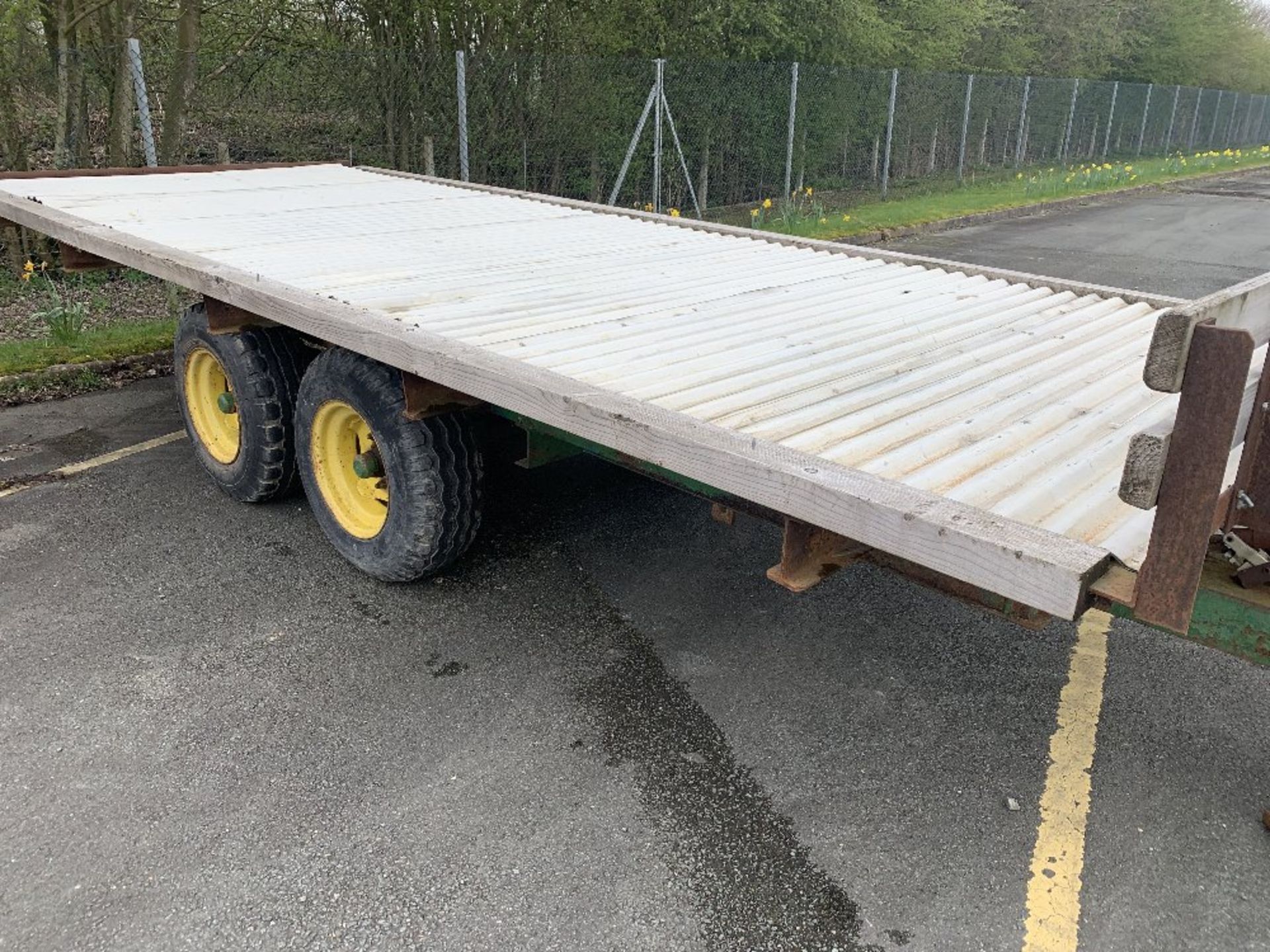 FLAT BED TRAILER