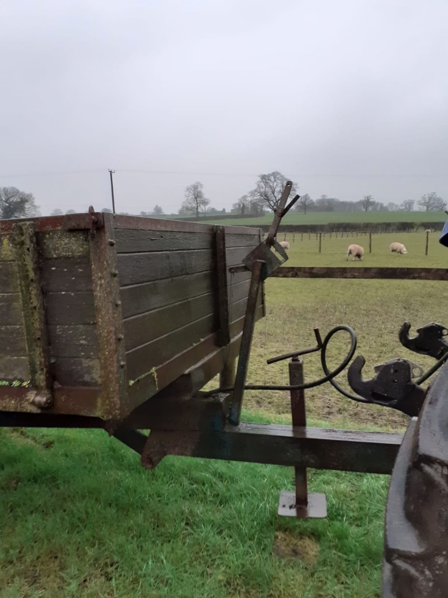 4 TON WOODEN TIPPING TRAILER-NEEDS FLOOR - Image 5 of 7