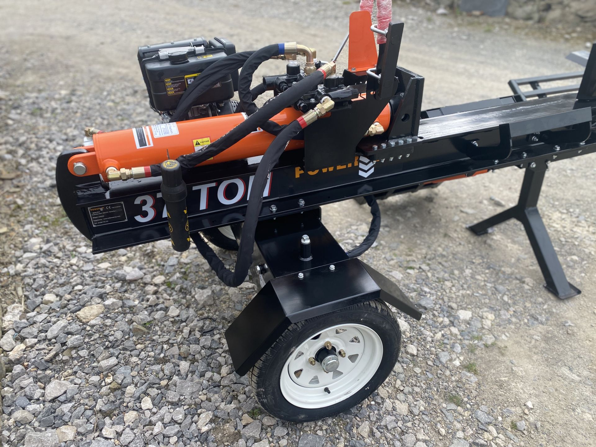 37 TON LOG SPLITTER WITH LOGLIFT - Image 7 of 15