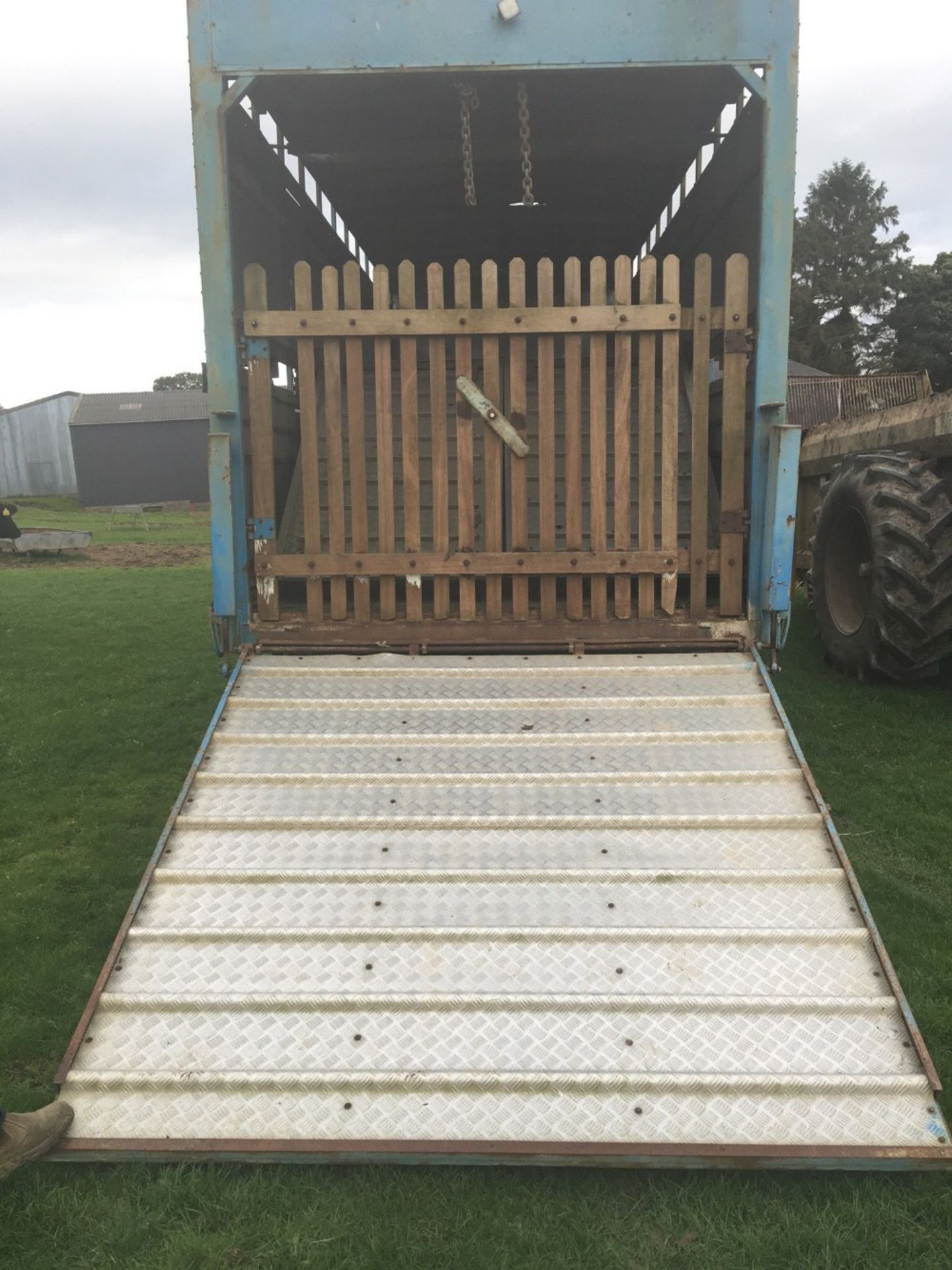 24ft 2deck livestock box with alloy decks - Image 5 of 5