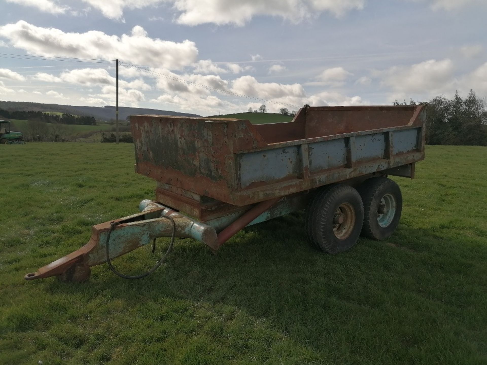 TWIN AXLE TIPPING TRAILER