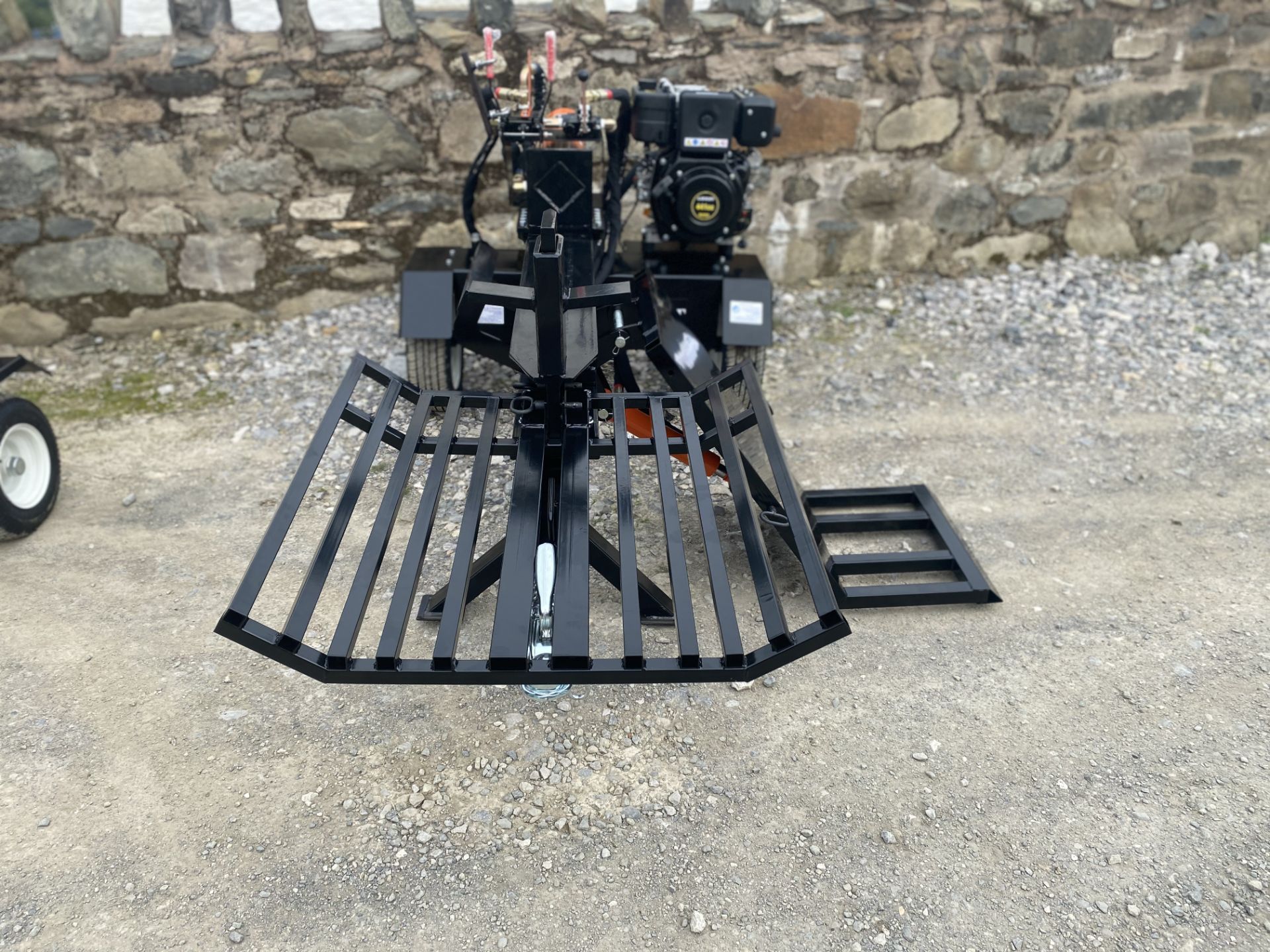 37 TON LOG SPLITTER WITH LOGLIFT - Image 5 of 15