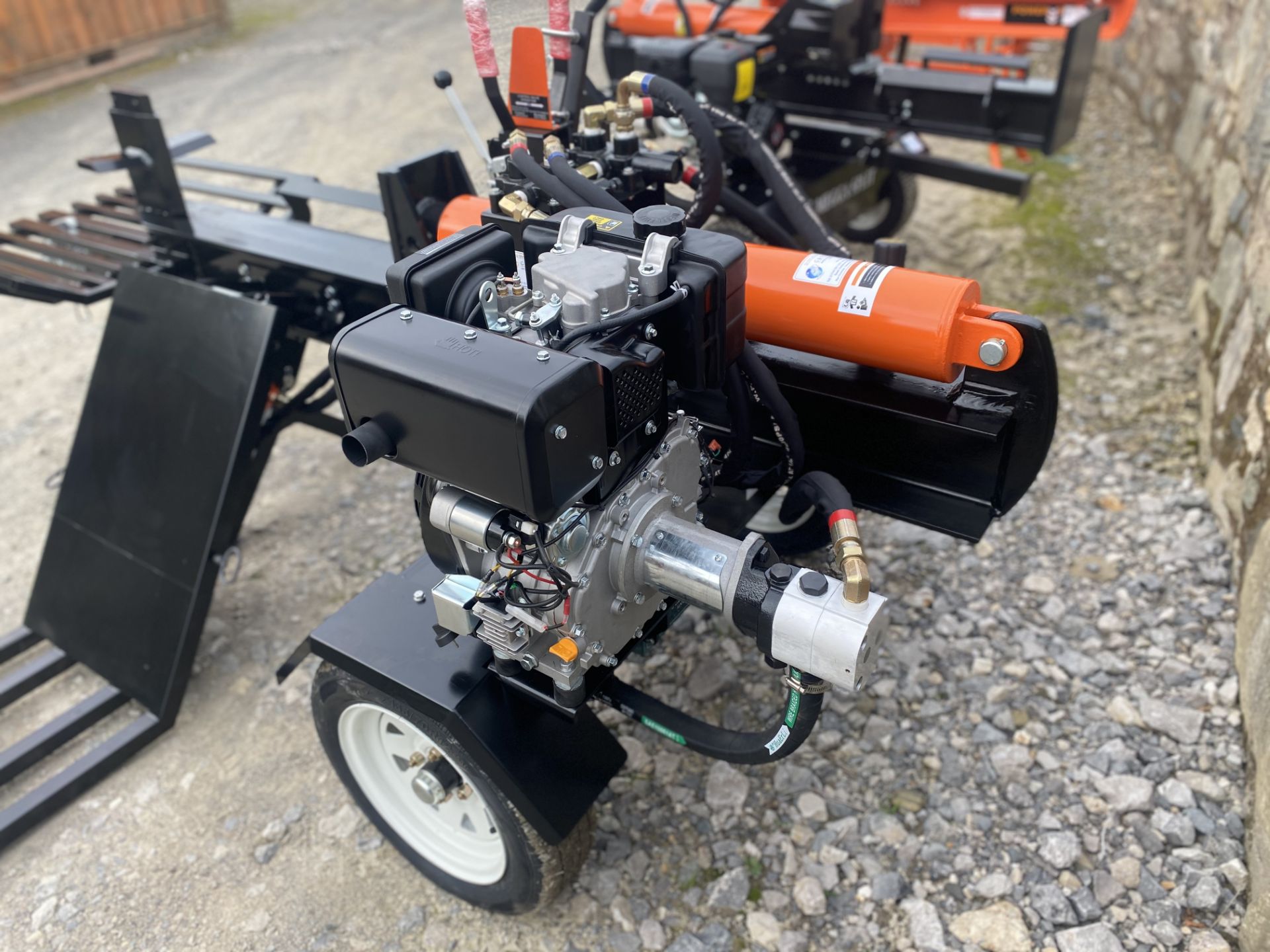 37 TON LOG SPLITTER WITH LOGLIFT - Image 10 of 15