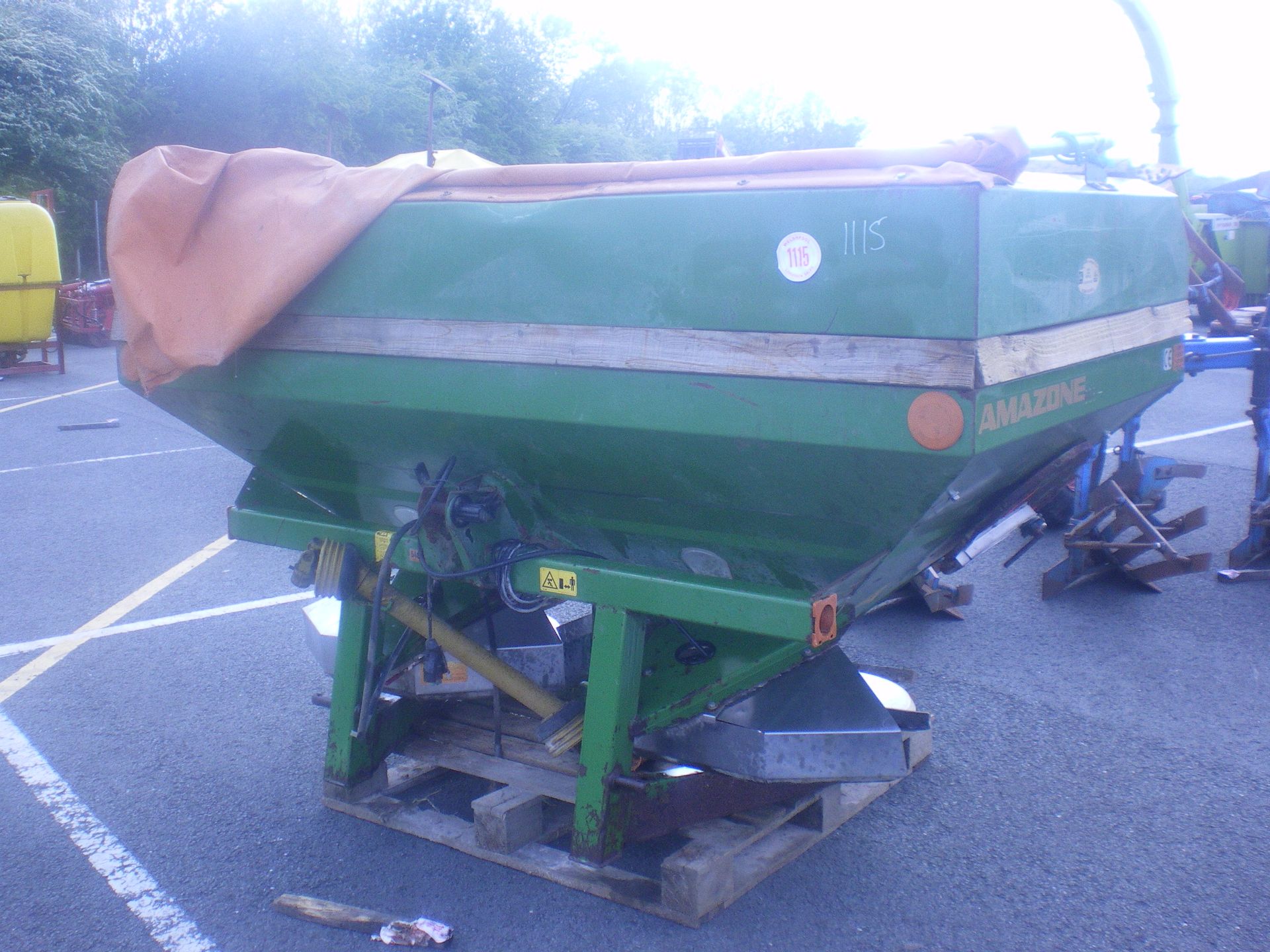 AMAZONE FERTILISER SPREADER