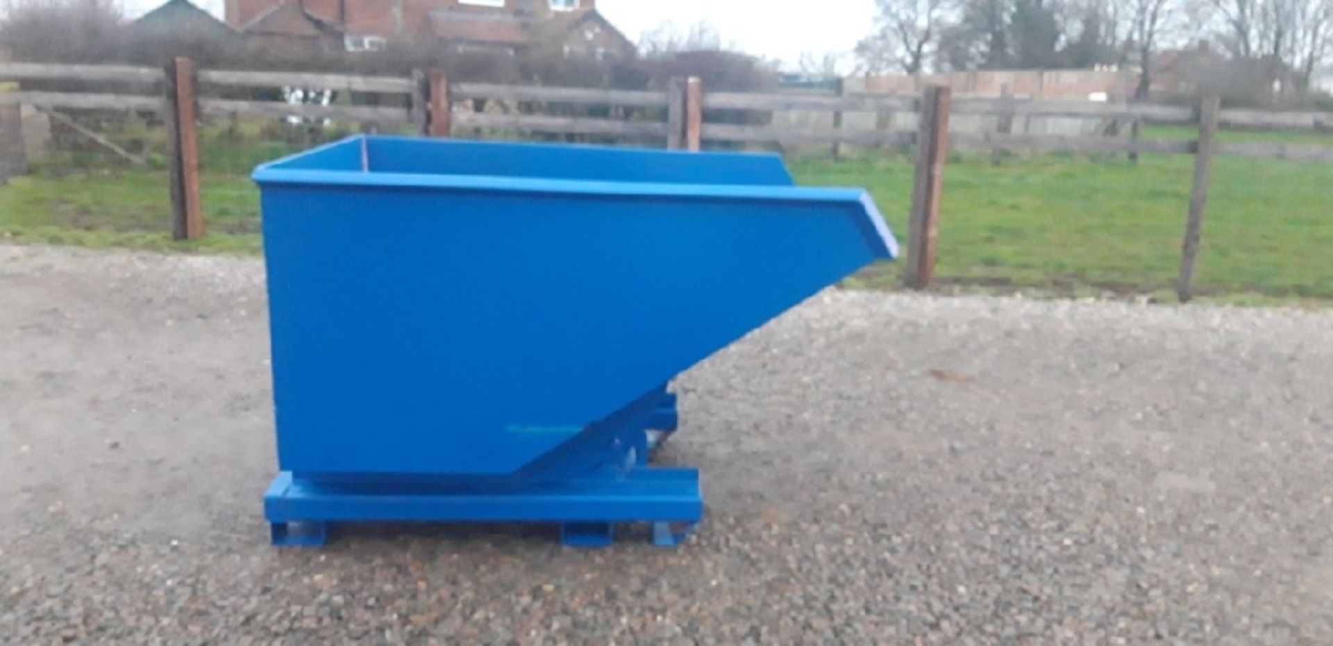 NEW GREEN 1250 LITRE TIP SKIP 4WAY ENTRY - Image 2 of 8