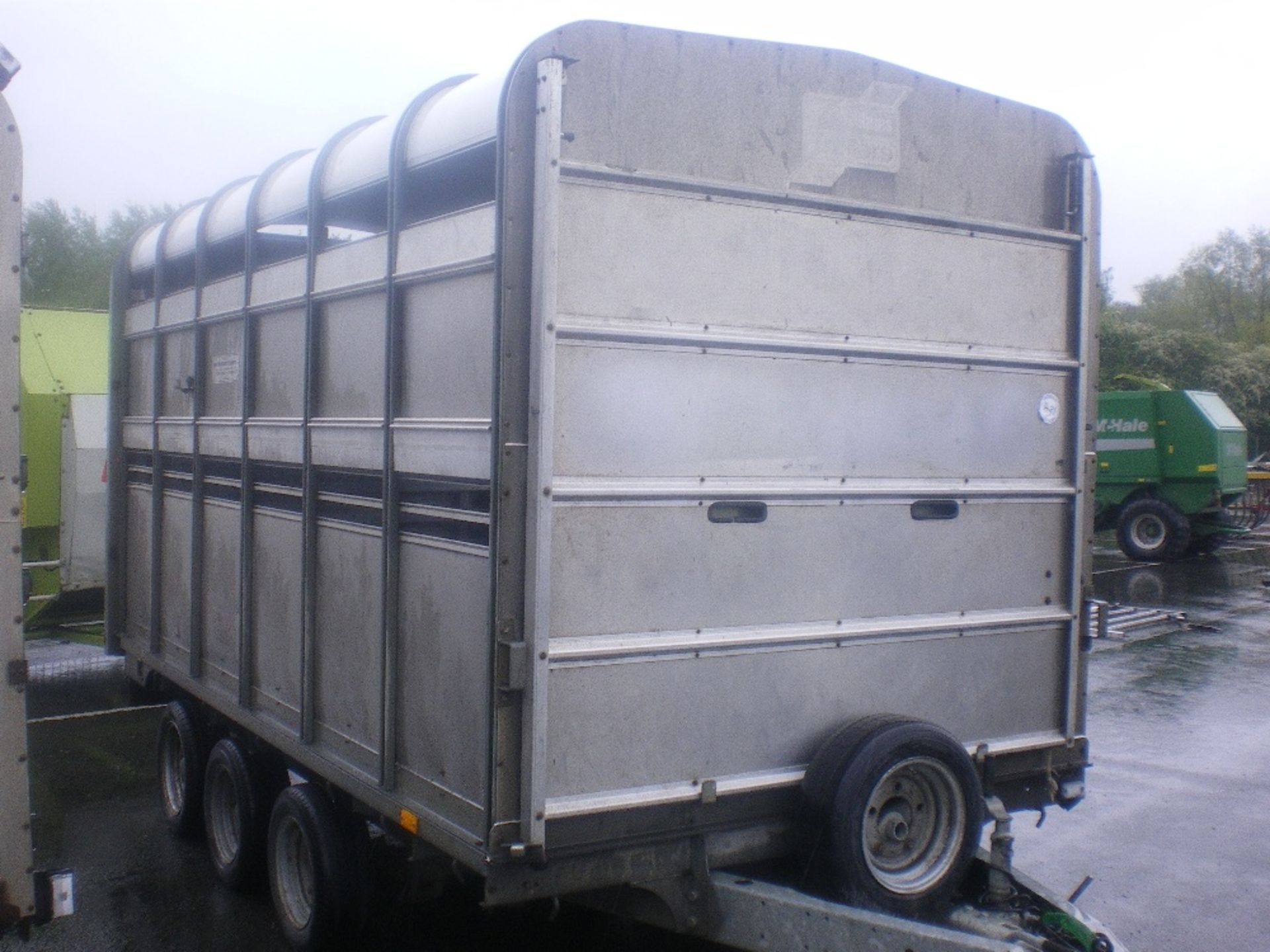 IVOR WILLIAMS TRI AXLE TRAILER