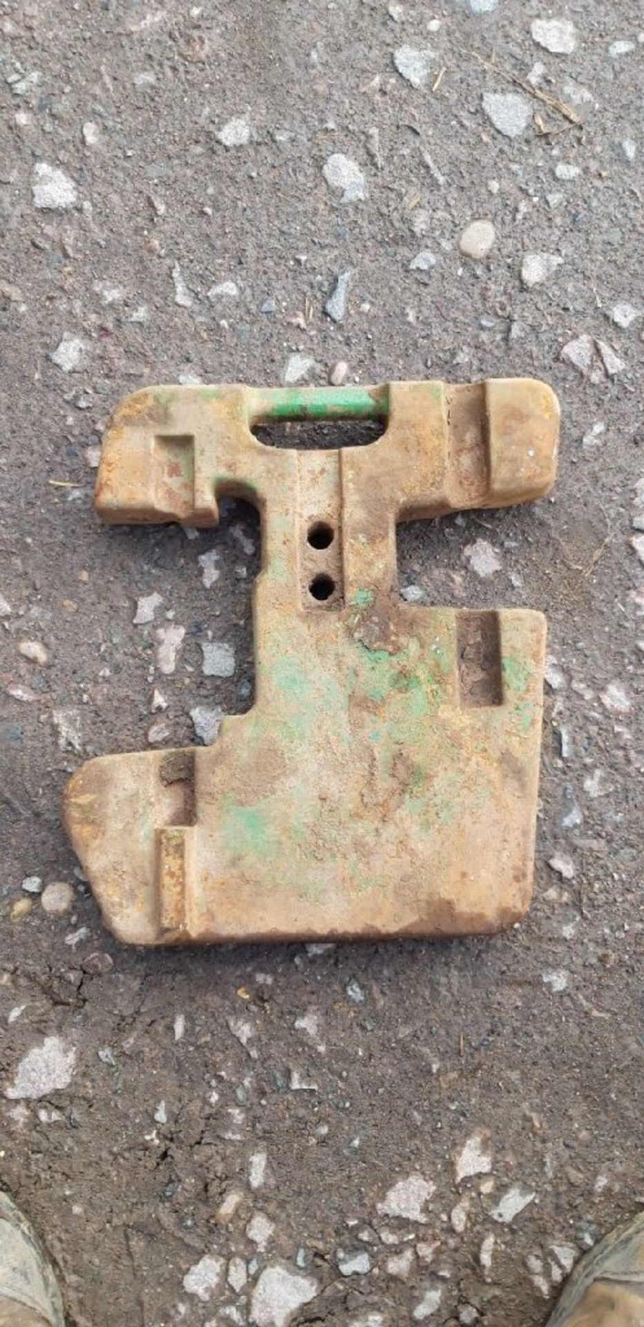 2 JOHN DEERE 40KG TRACTOR WEIGHTS - Image 4 of 4