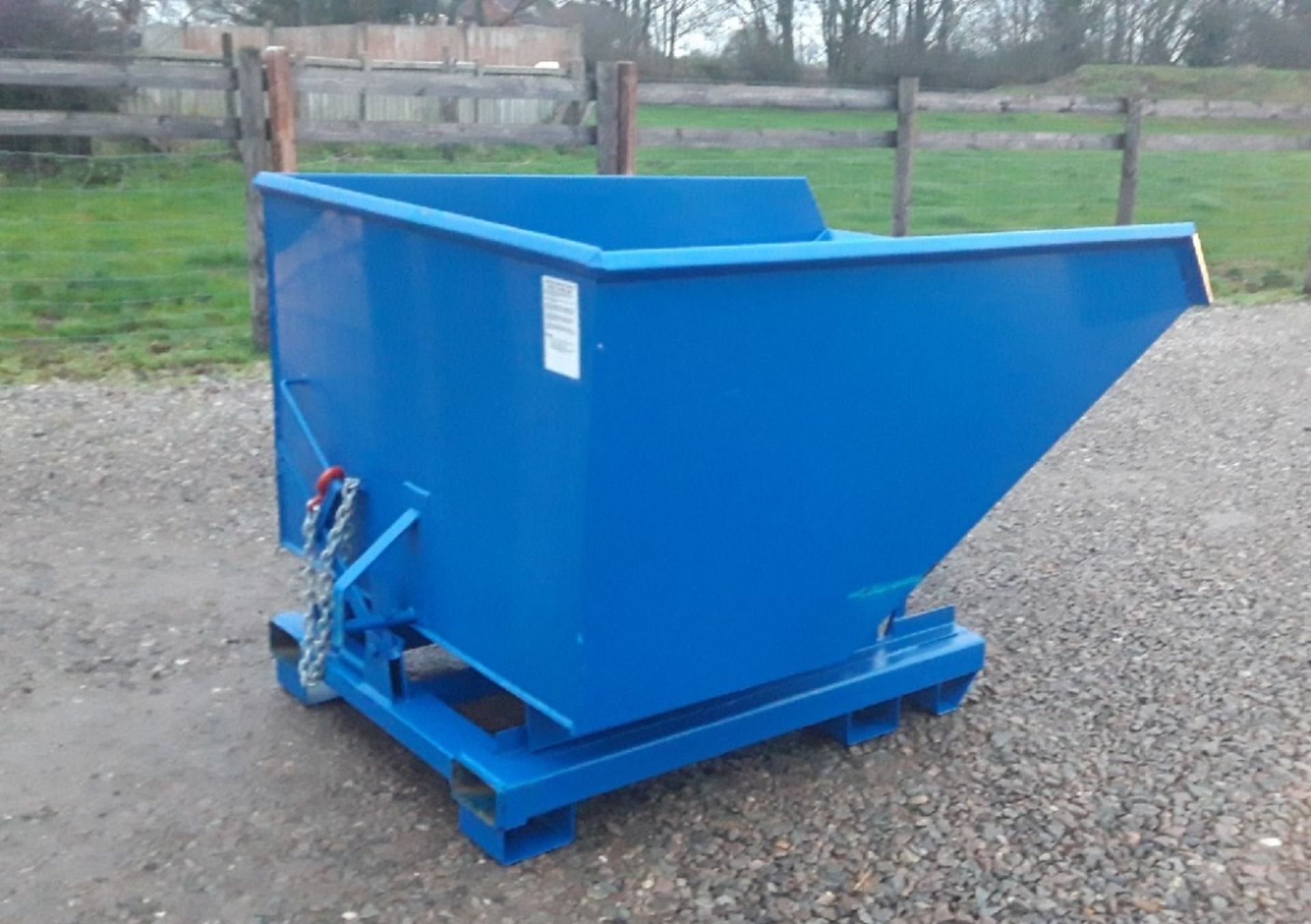 NEW GREEN 1250 LITRE TIP SKIP 4WAY ENTRY - Image 3 of 8