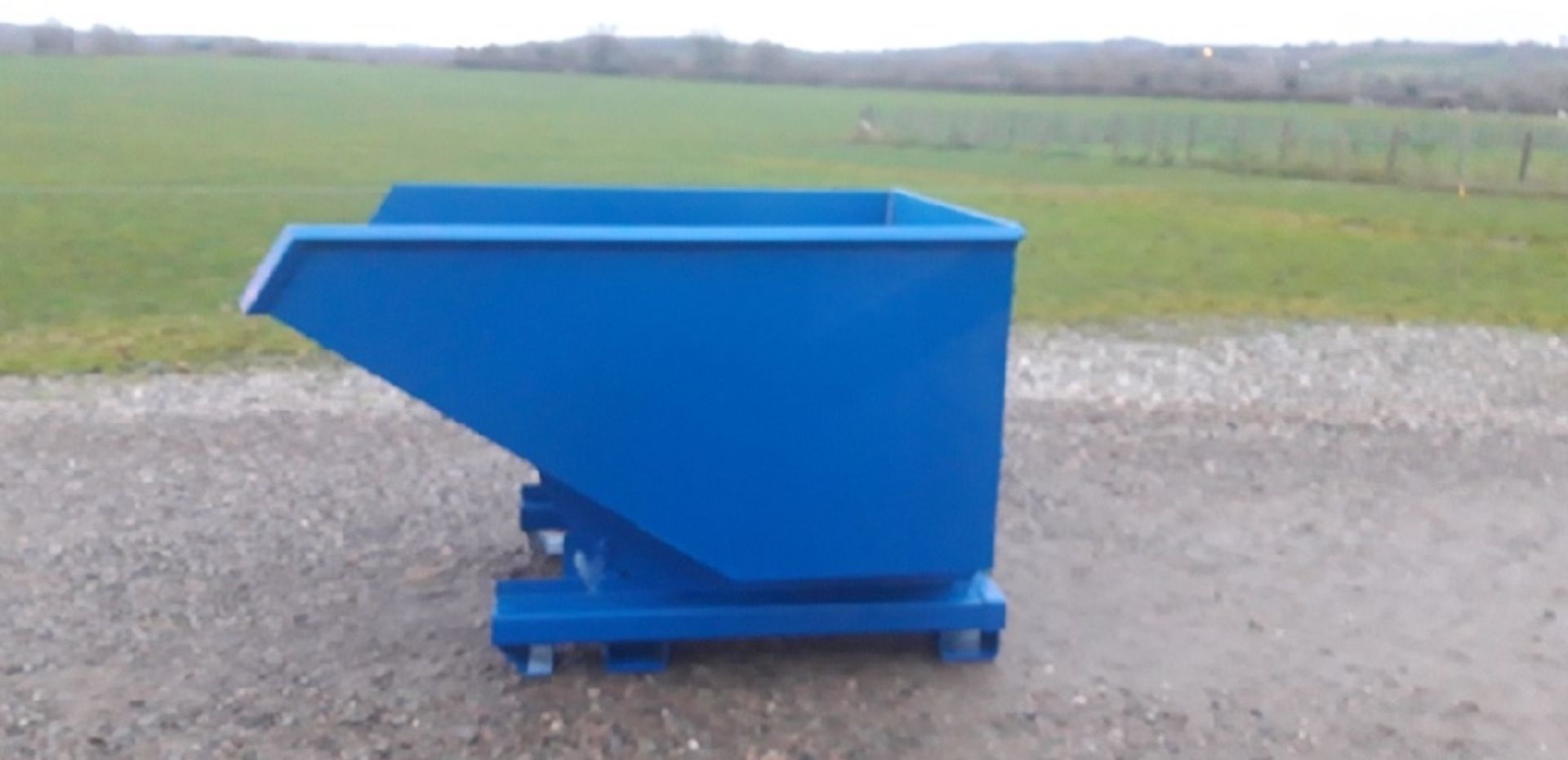NEW GREEN 1250 LITRE TIP SKIP 4WAY ENTRY - Image 6 of 8