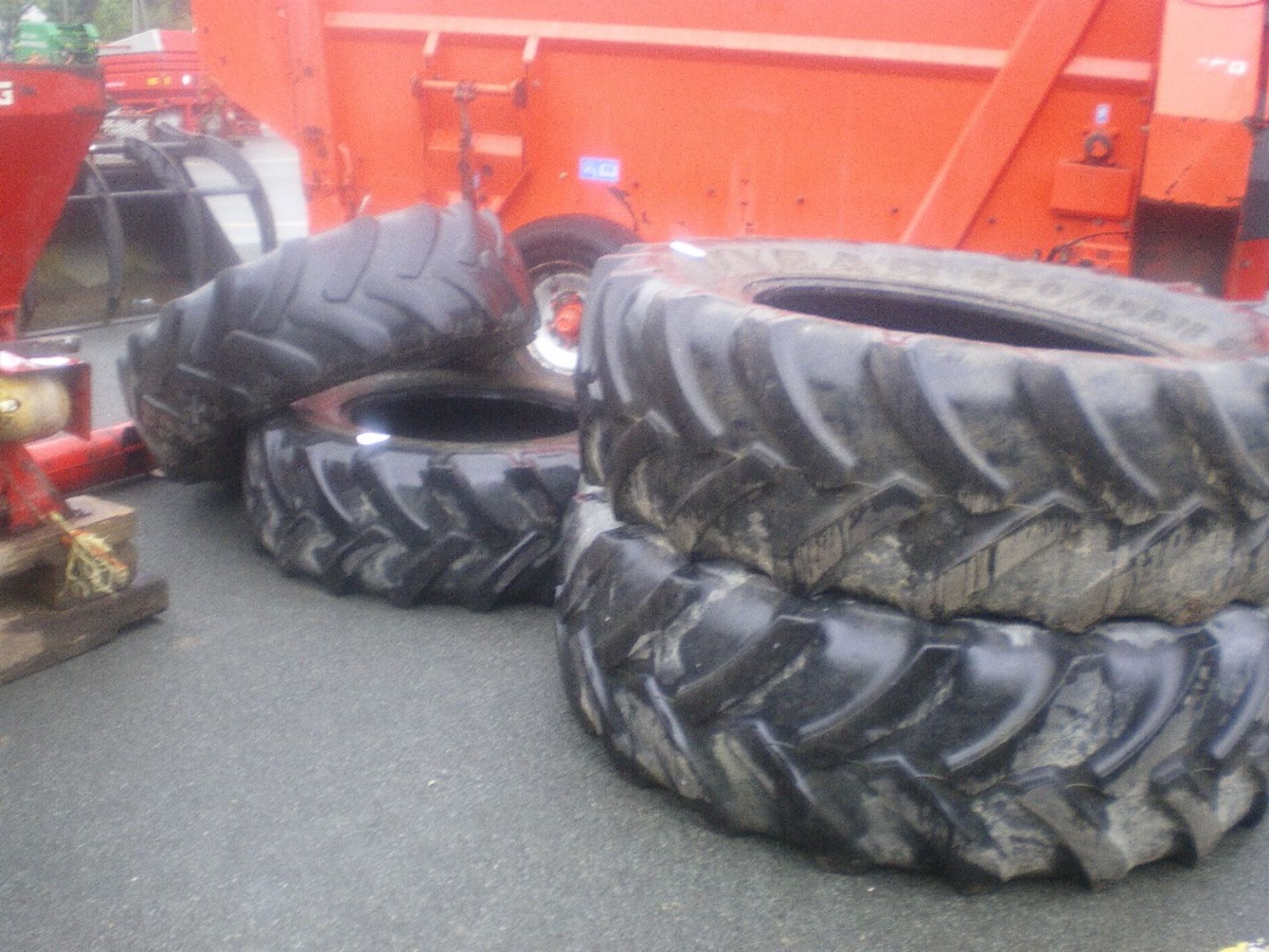 SET TYRES OFF JOHN DEERE 6900