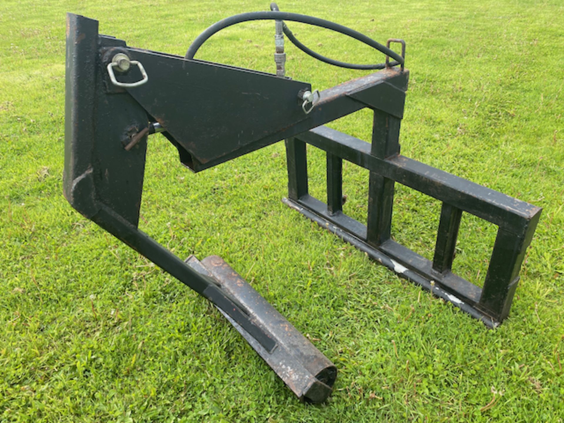 ROUND OR SQUARE WRAPPED BALE HANDLER - Image 3 of 5