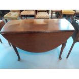 VICTORIAN MAHOGANY DINING TABLE