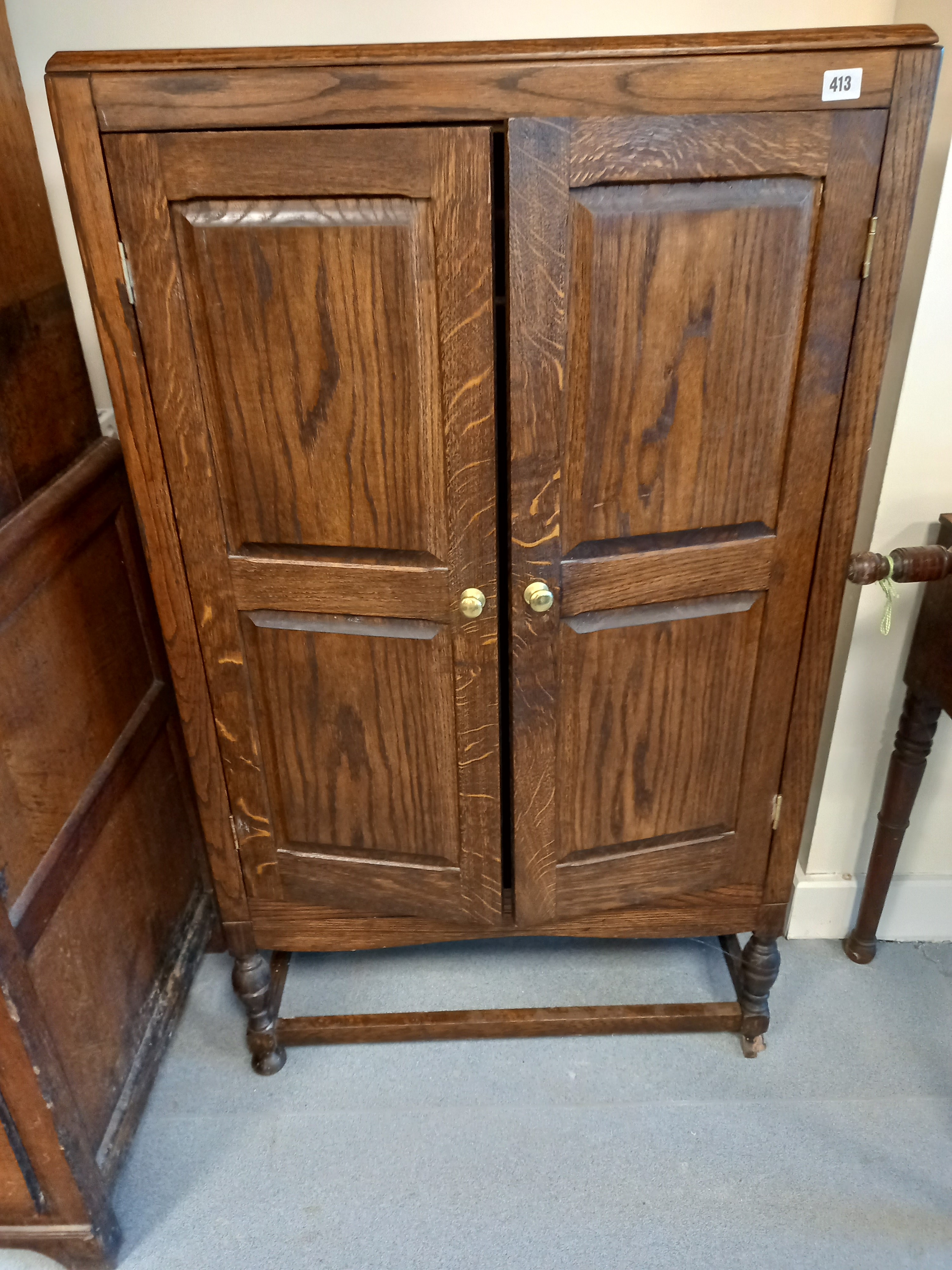 1930'S OAK CUPBOARD