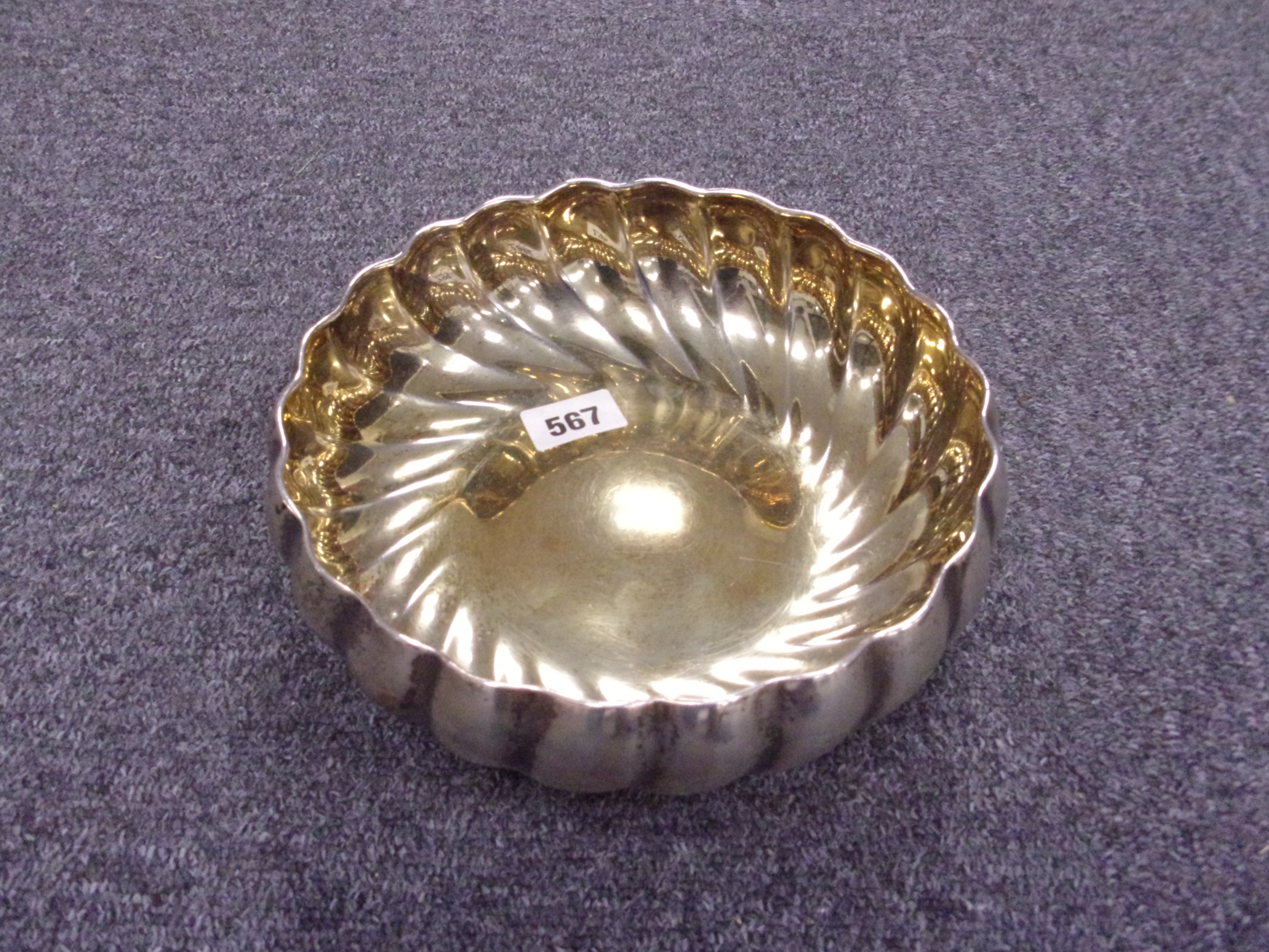 A CIRCULAR AMERICAN SILVER FRUIT BOWL