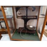 INDUSTRIAL SET OF SCALES IN GLASS CABINE