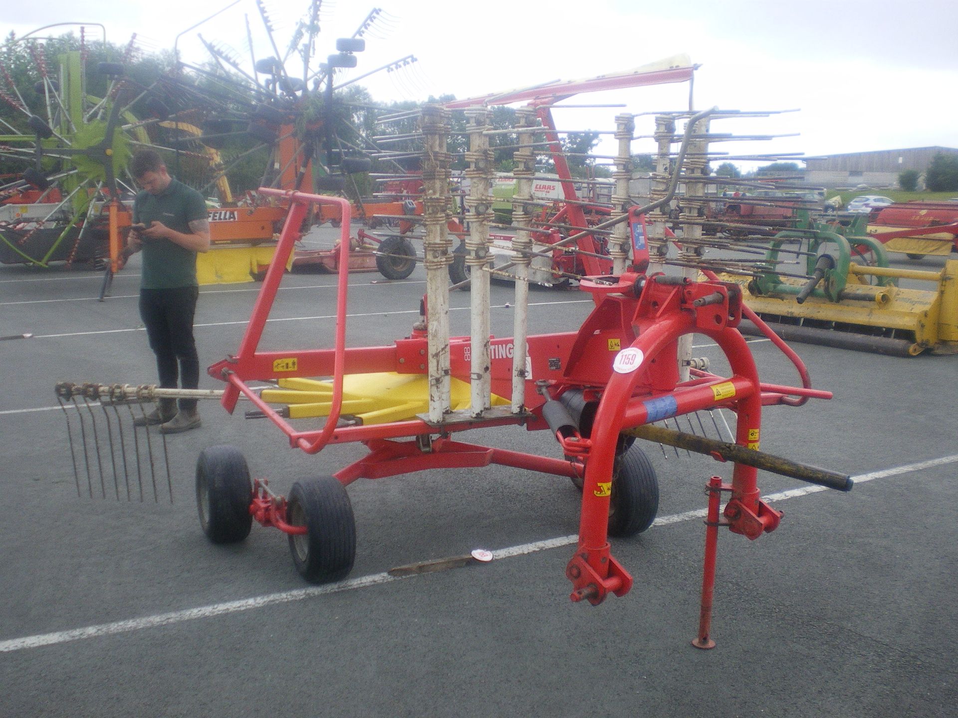 2009 POTTINGER 421N SINGLE ROTA RAKE