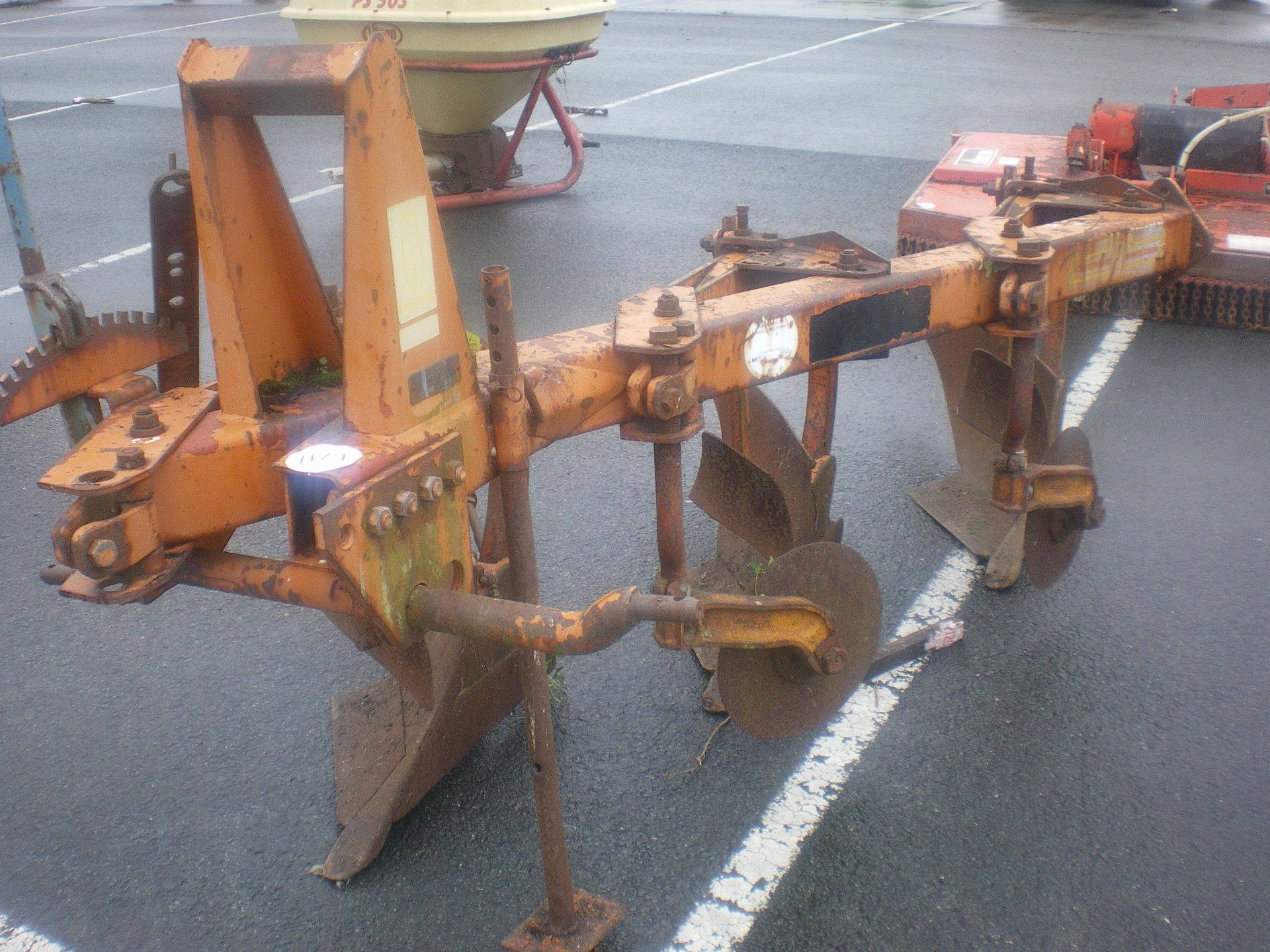 SKH 3 FURROW PLOUGH