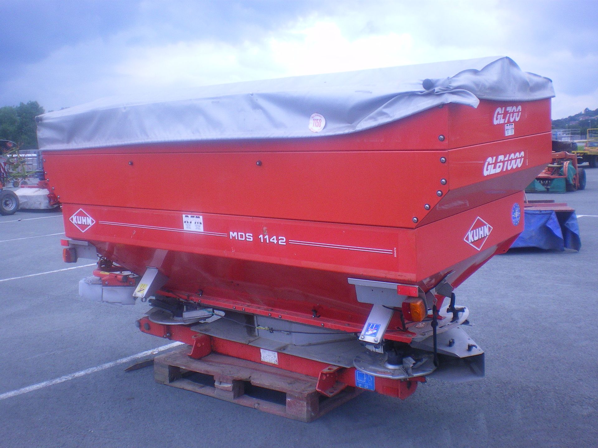 2003 KUHN MDS 1142 TWIN DISC FERT SPREAD - Image 2 of 3