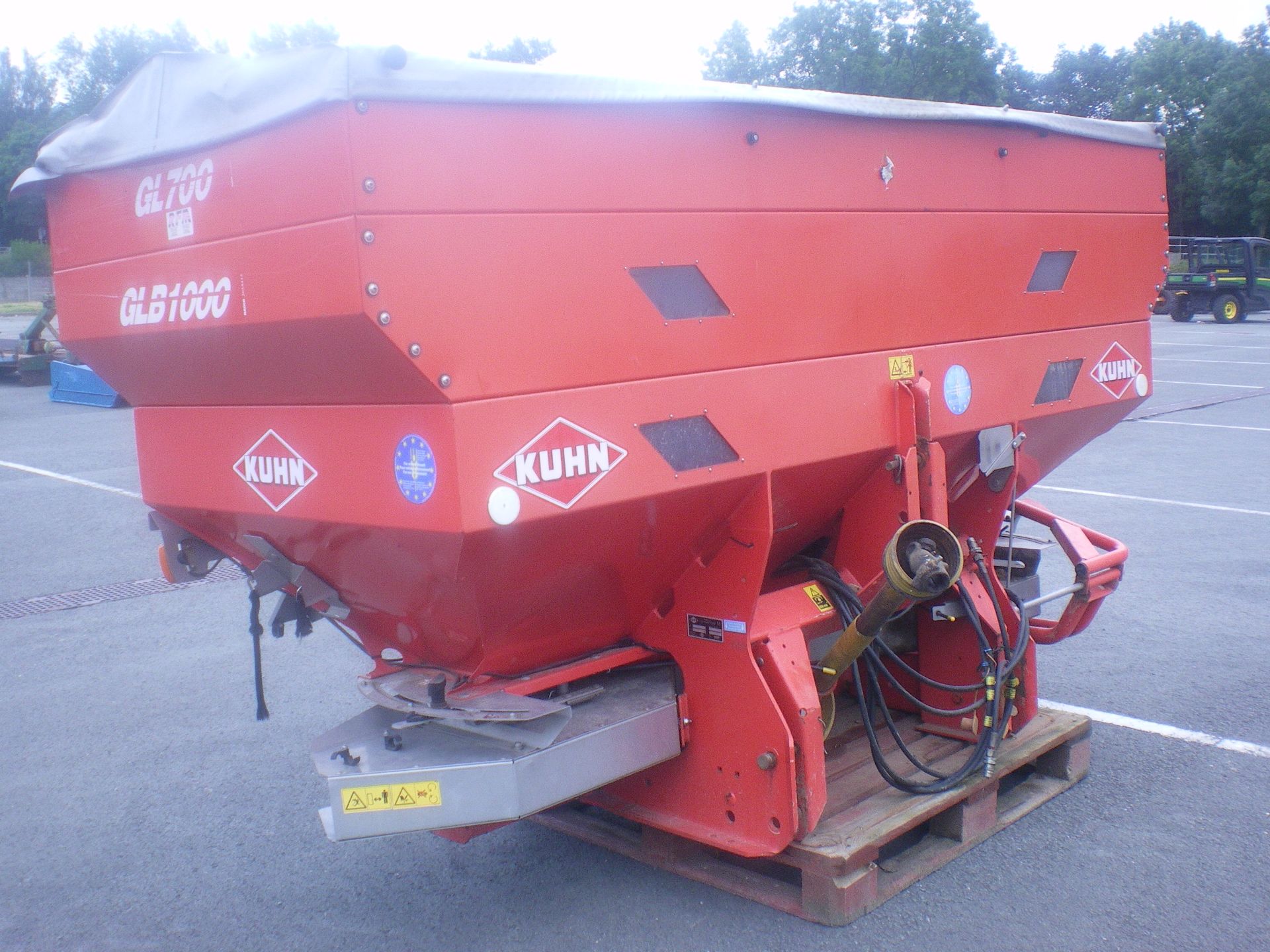 2003 KUHN MDS 1142 TWIN DISC FERT SPREAD