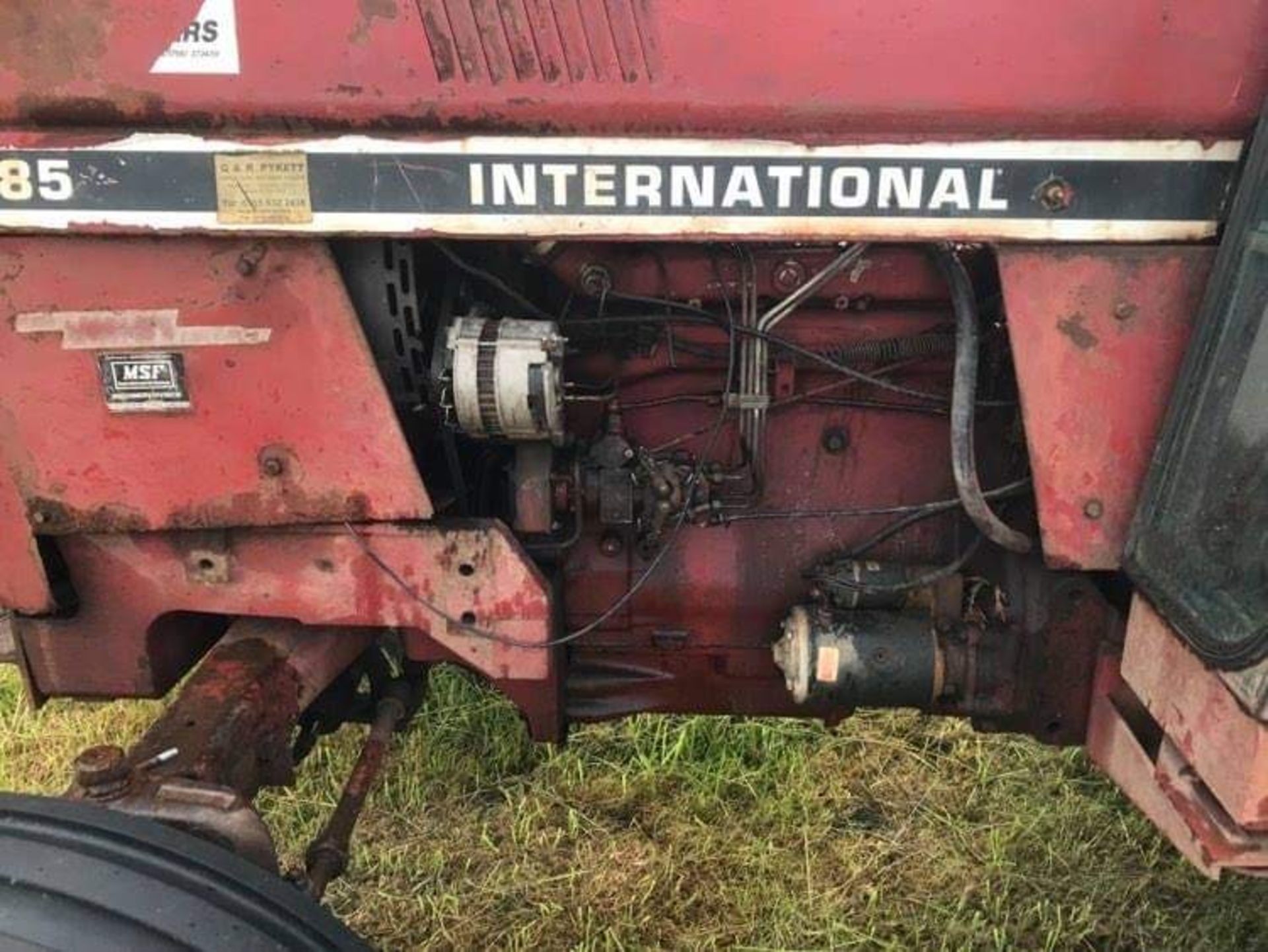 INTERNATIONAL 785 2WD TRACTOR - Image 2 of 13