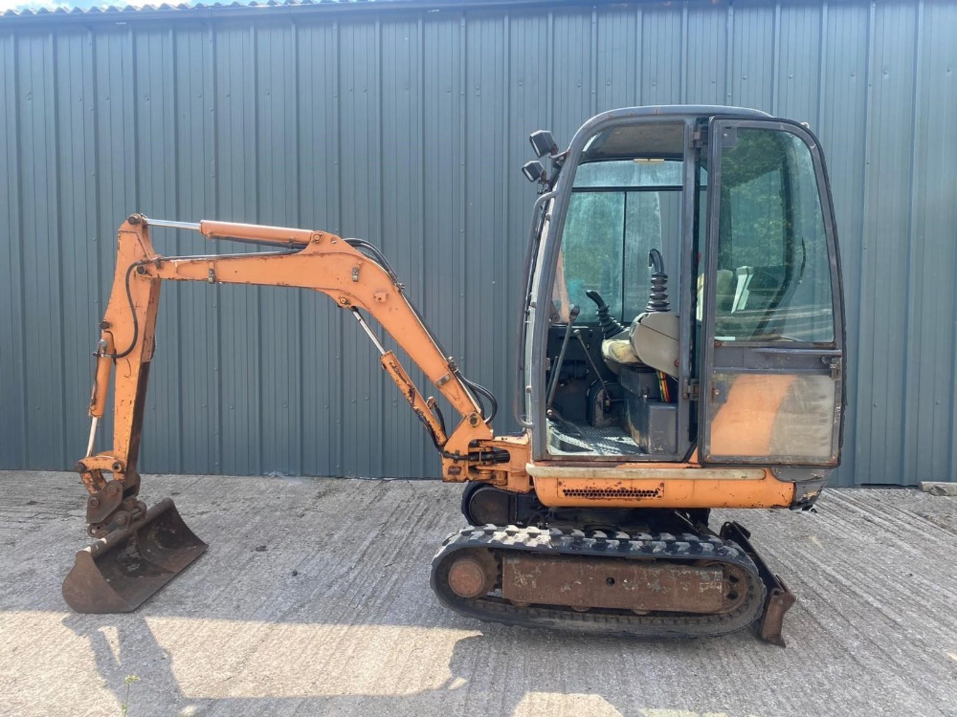 CASE CX16 EXTRA DIG MINI DIGGER