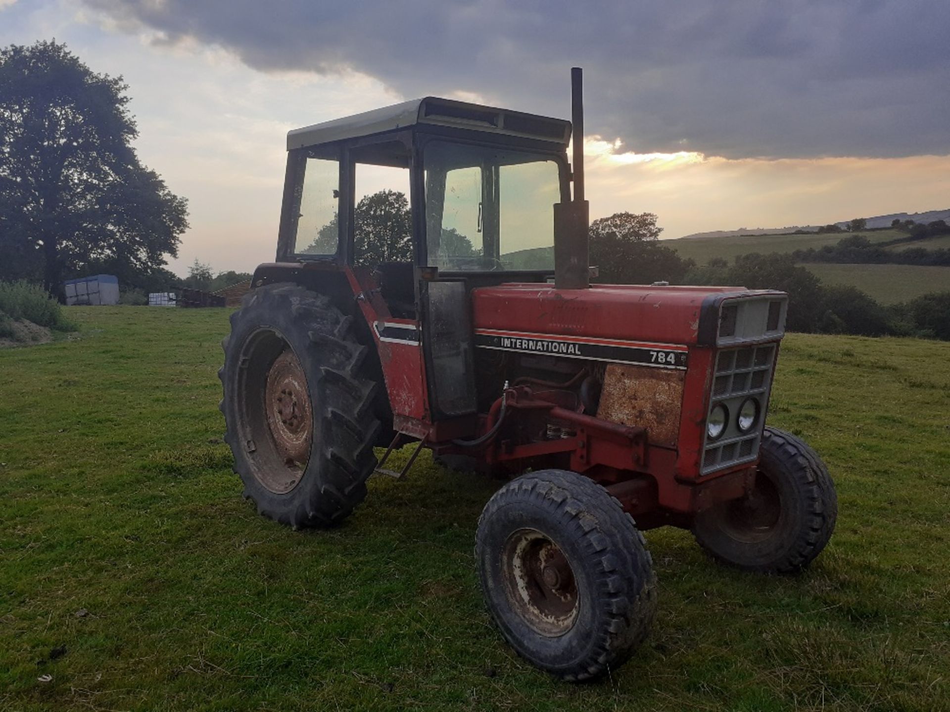 INTERNATIONAL 784 TRACTOR + LOADER - Image 4 of 8