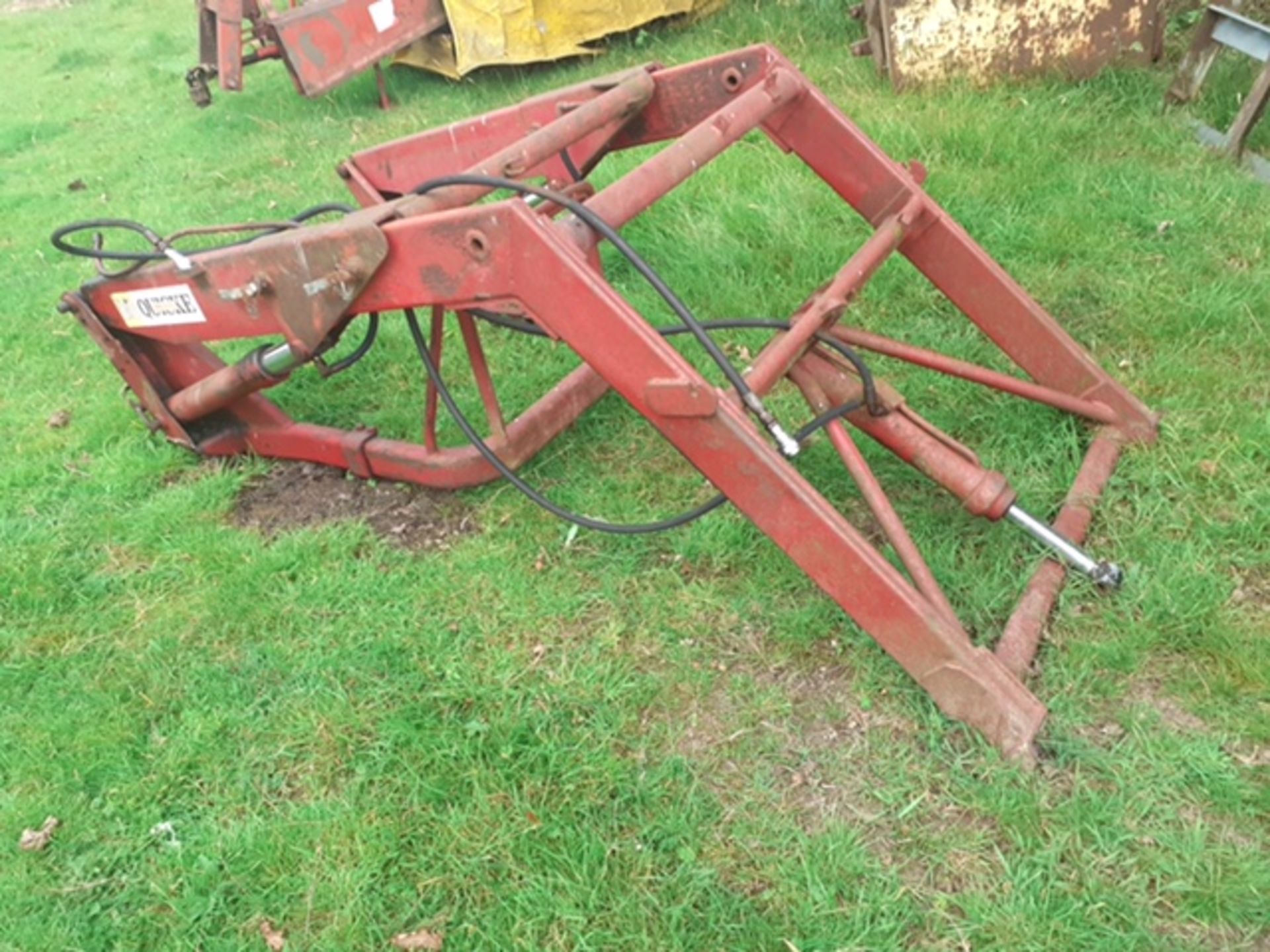 INTERNATIONAL 784 TRACTOR + LOADER - Image 5 of 8