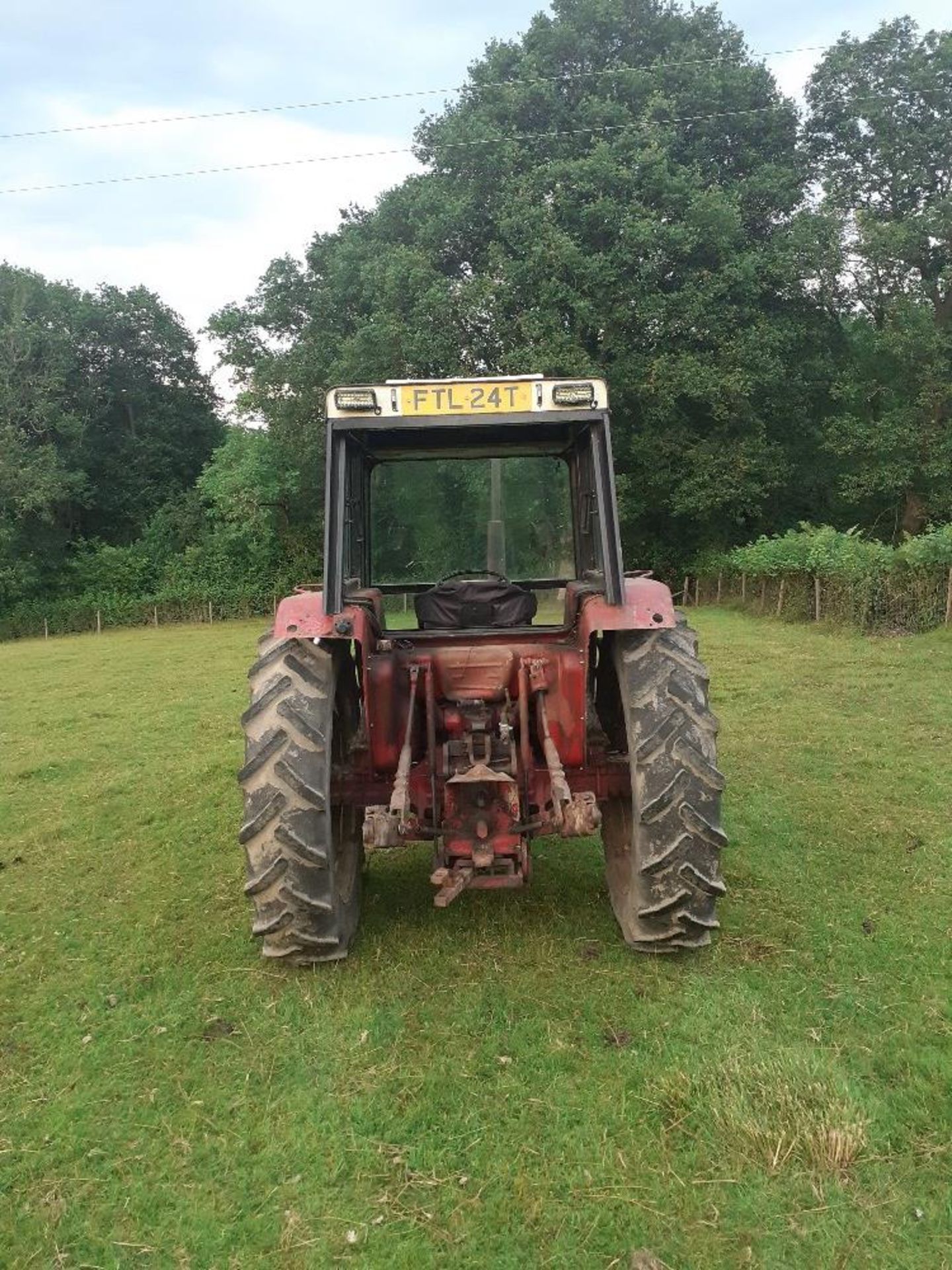 INTERNATIONAL 784 TRACTOR + LOADER - Image 3 of 8