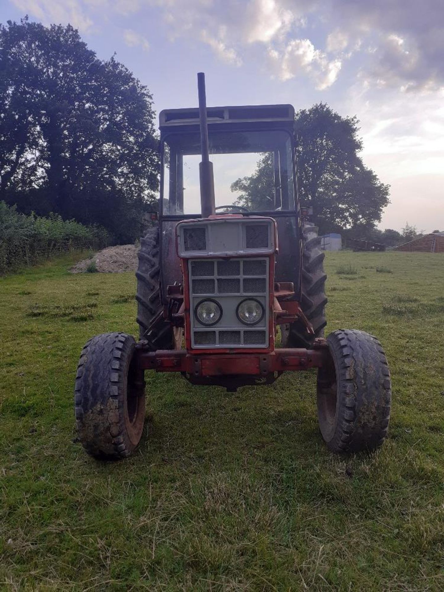 INTERNATIONAL 784 TRACTOR + LOADER - Image 2 of 8