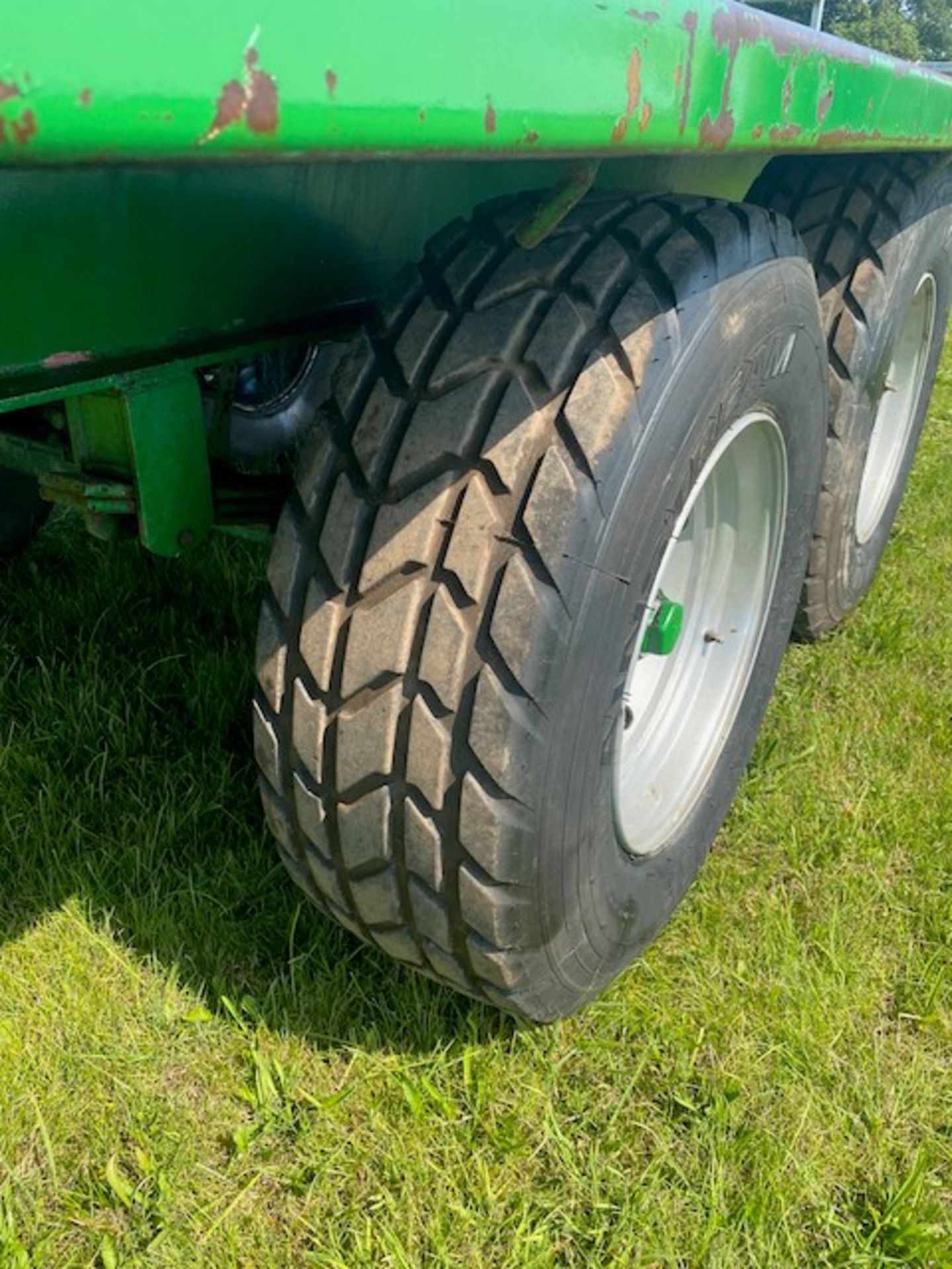 EVANS ENGINEERING 28FT FLAT BALE TRAILER - Image 6 of 7