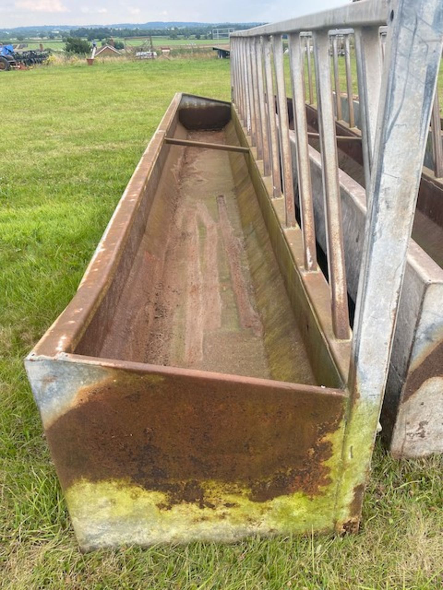 19' FEED TROUGH AND BARRIER - Image 4 of 4