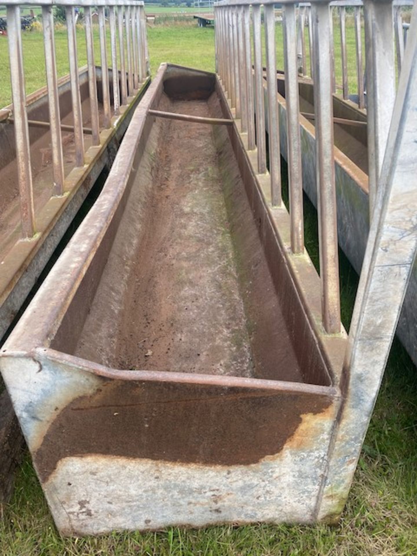 19' FEED TROUGH AND BARRIER - Image 3 of 4