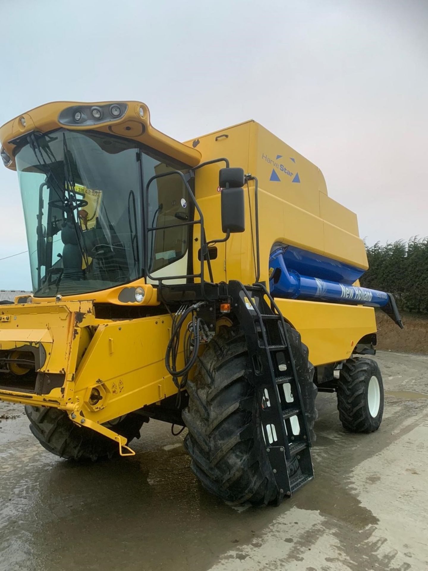 2007 NEW HOLLAND CSX 7060 COMBINE