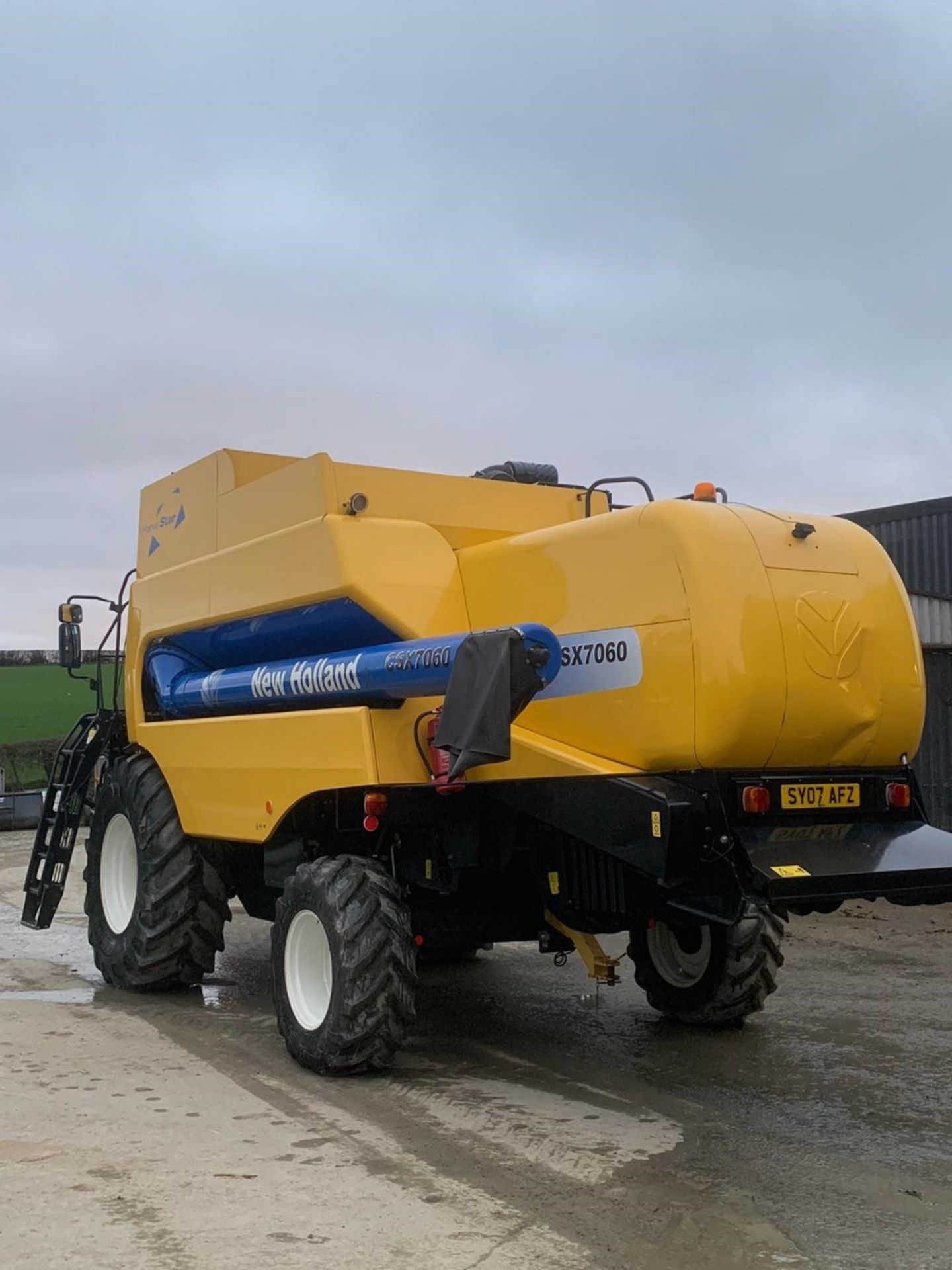 2007 NEW HOLLAND CSX 7060 COMBINE - Image 3 of 16