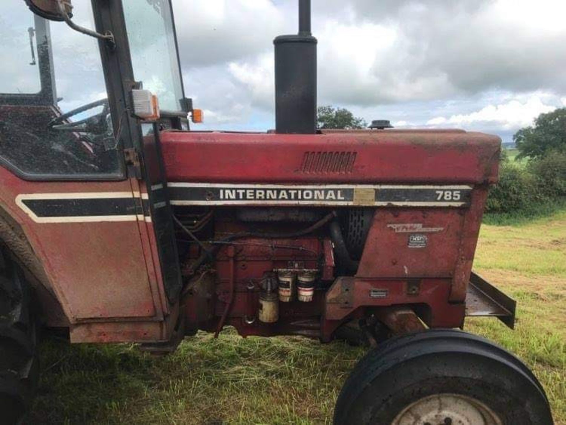 INTERNATIONAL 785 2WD TRACTOR - Image 4 of 13