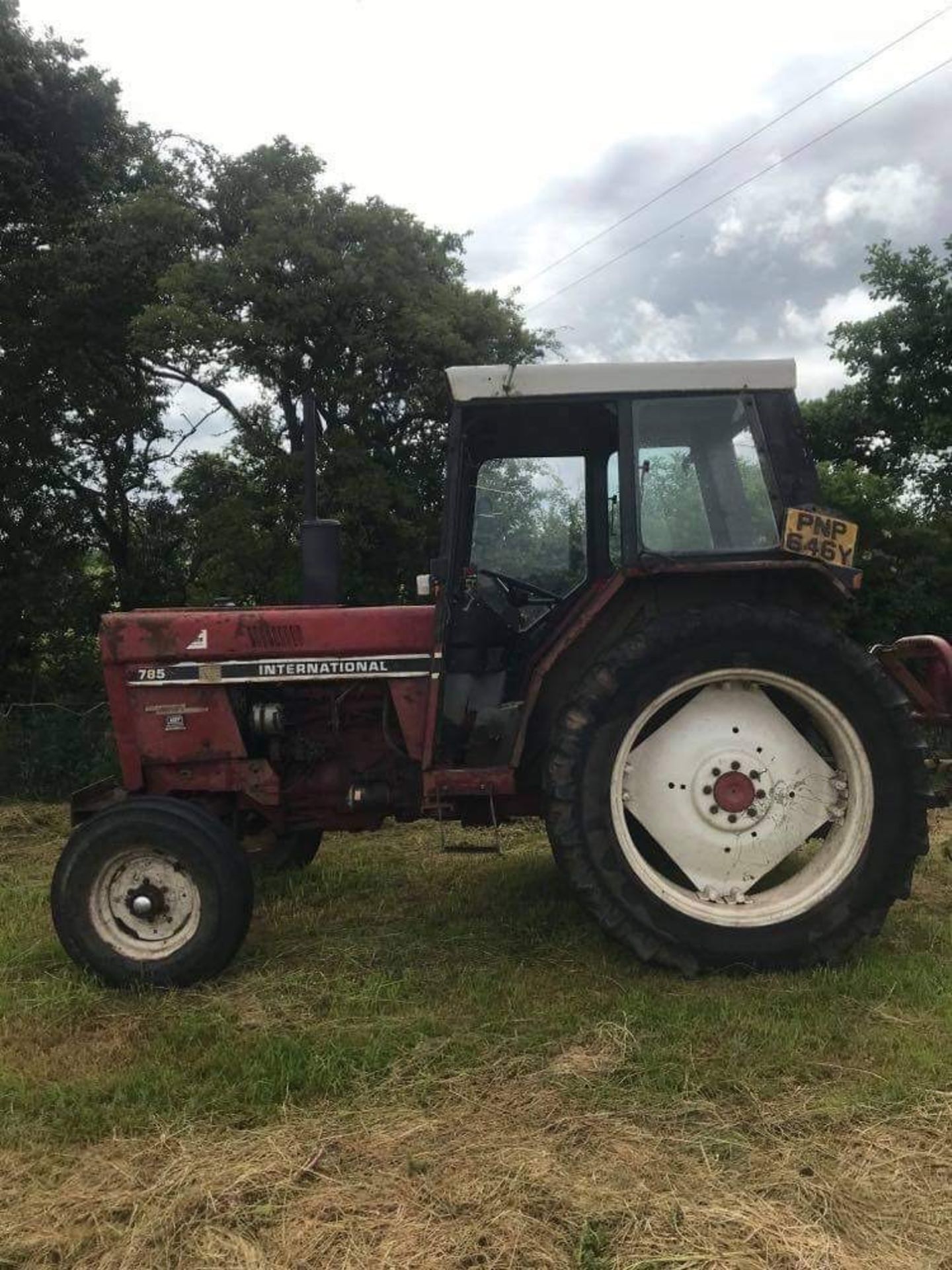 INTERNATIONAL 785 2WD TRACTOR