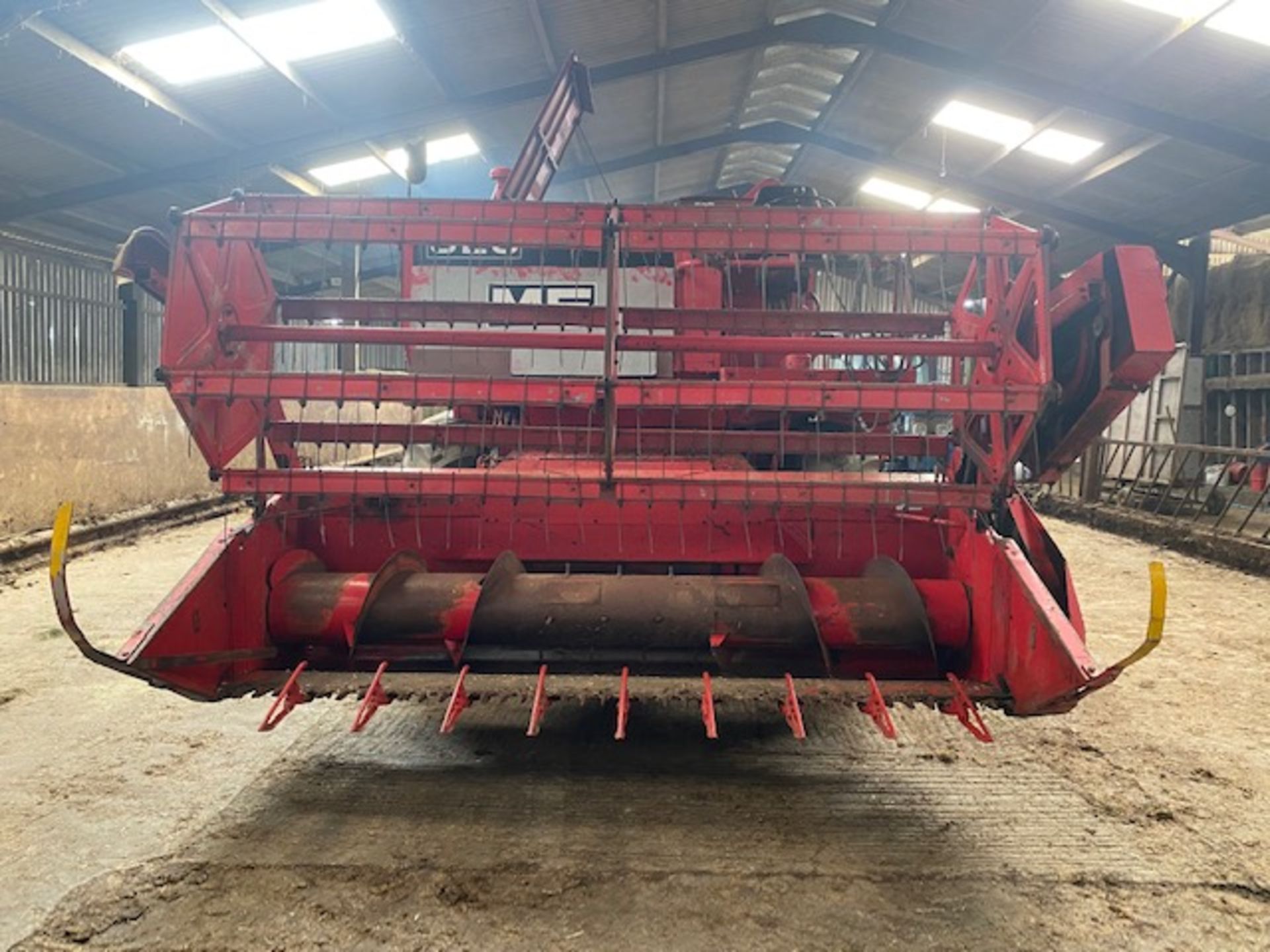 MASSEY FERGUSON 525 COMBINE HARVESTER - Image 2 of 7