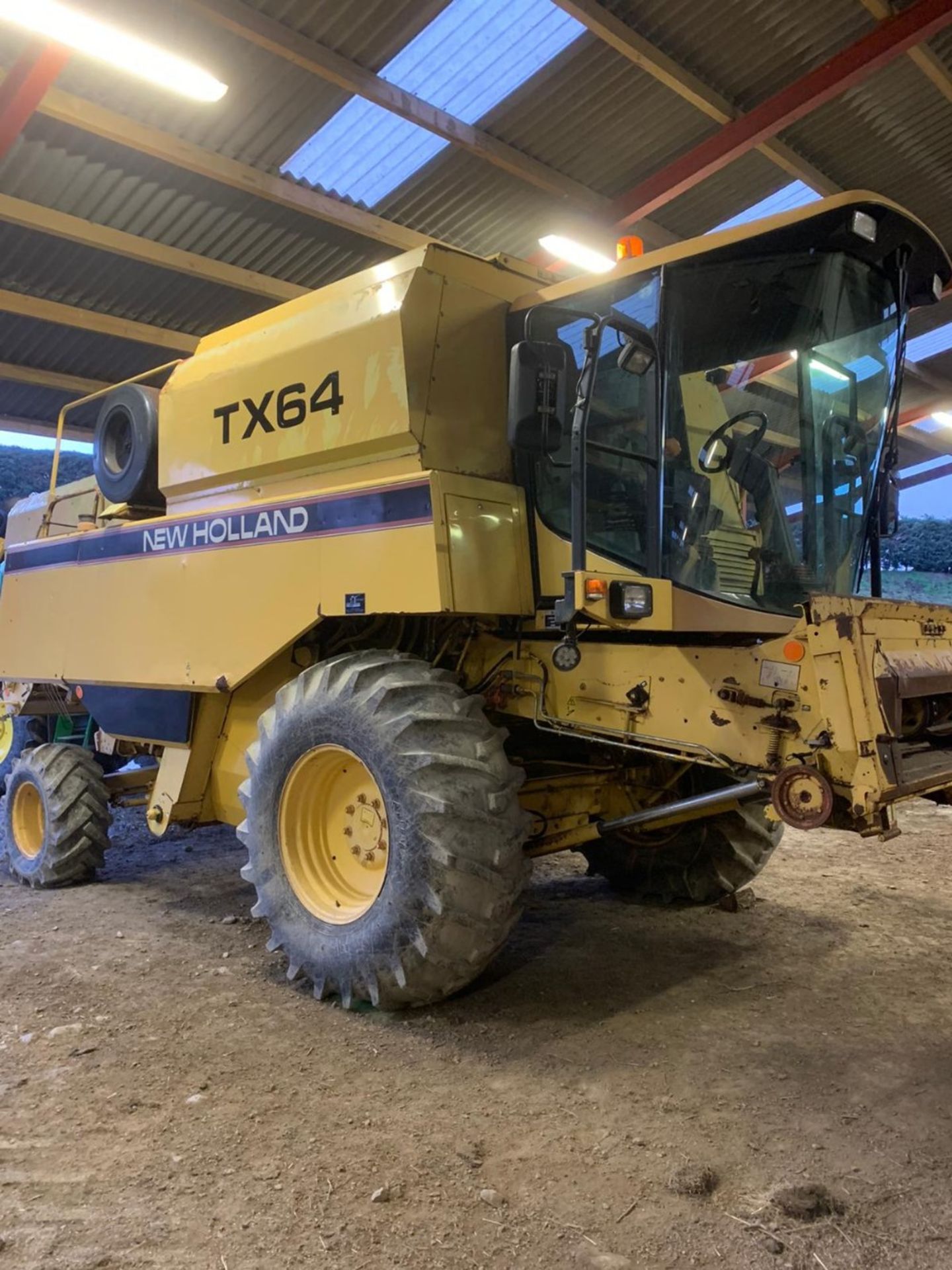 NEW HOLLAND TX 64 COMBINE - Image 3 of 11