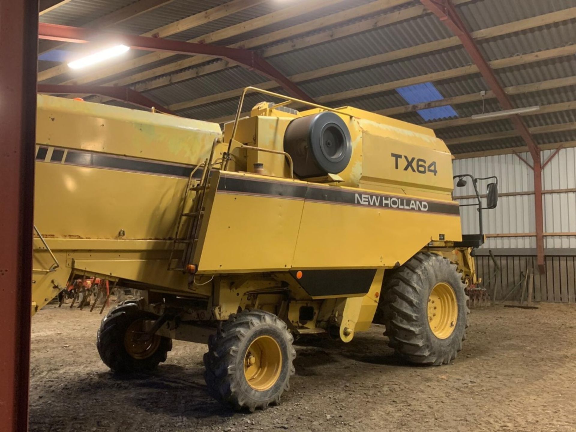 NEW HOLLAND TX 64 COMBINE - Image 11 of 11