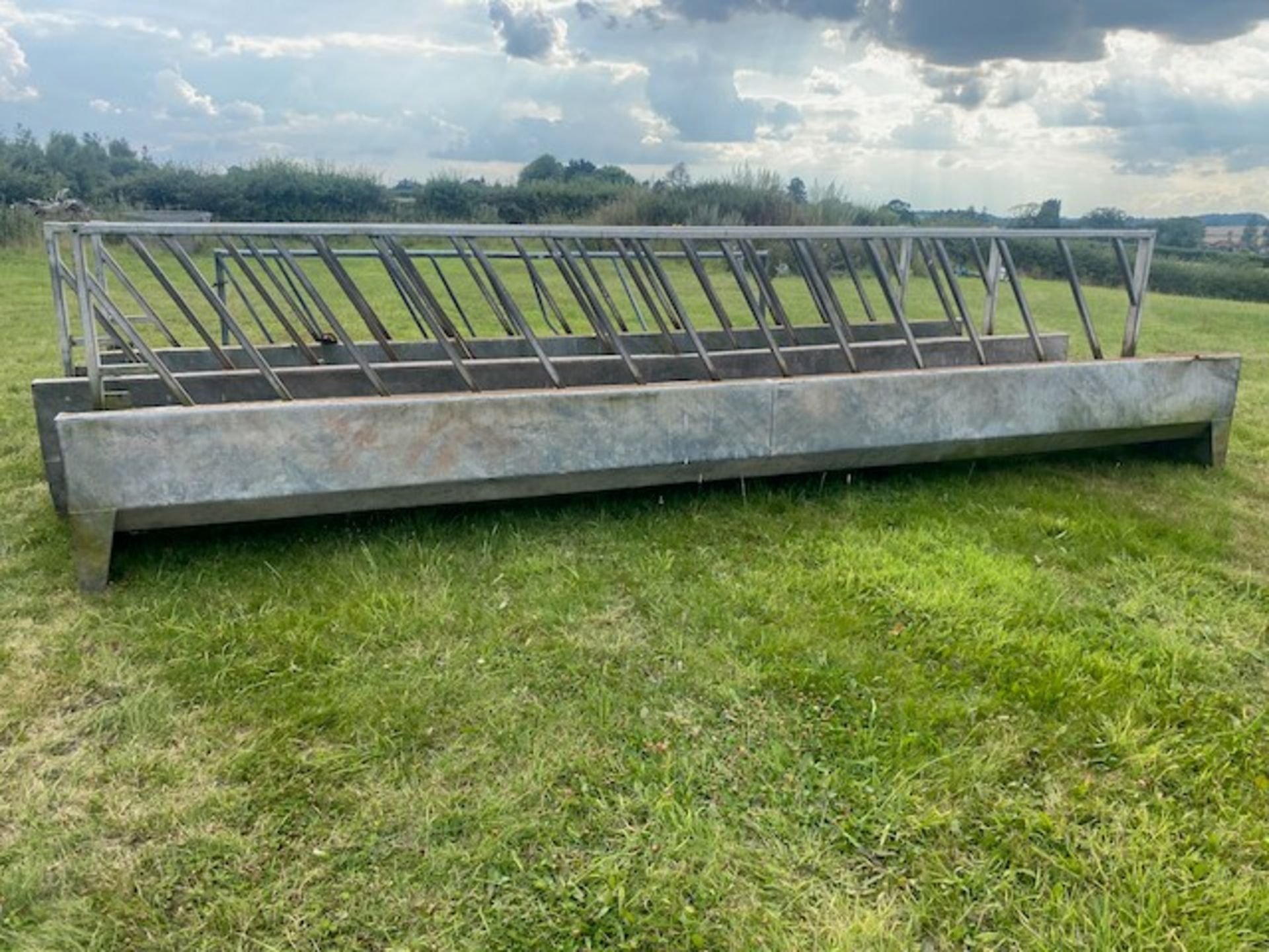 19' FEED TROUGH AND BARRIER